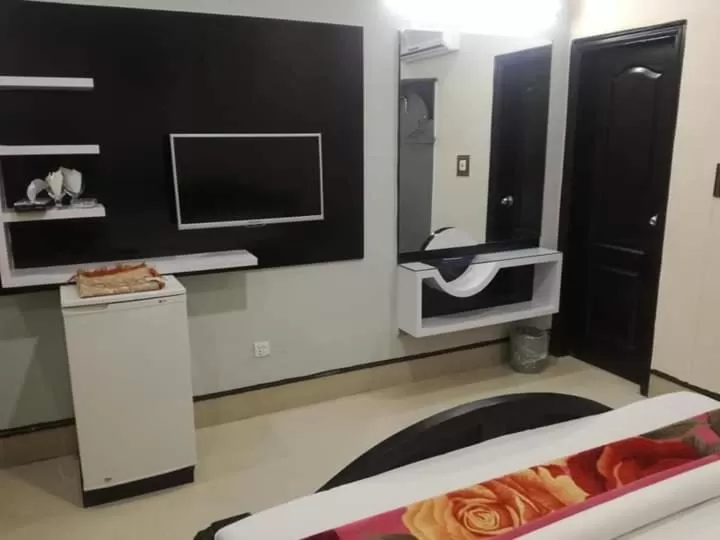 TV/Entertainment Center in Hotel Grace inn