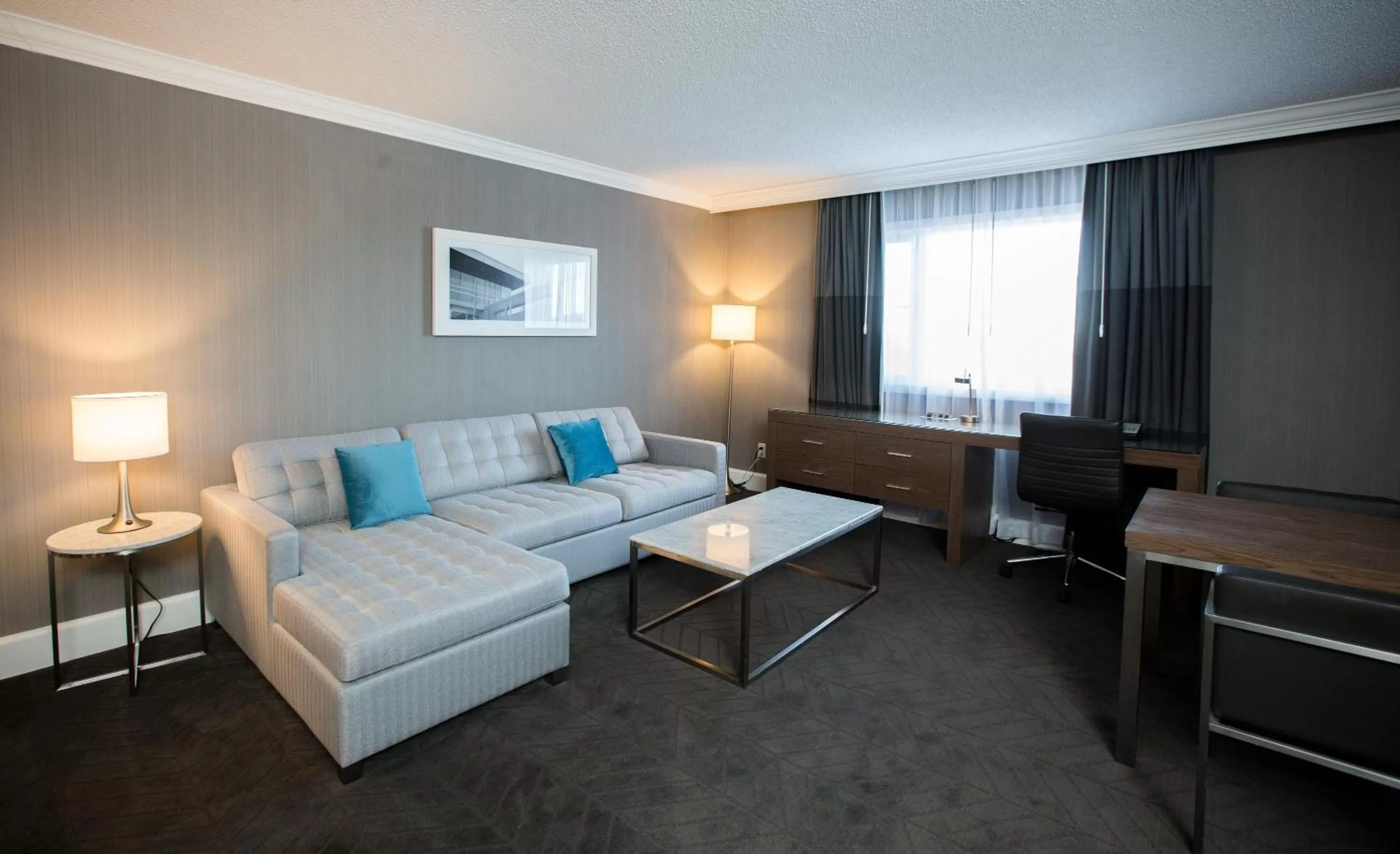 Photo of the whole room in Sandman Signature Lethbridge Lodge