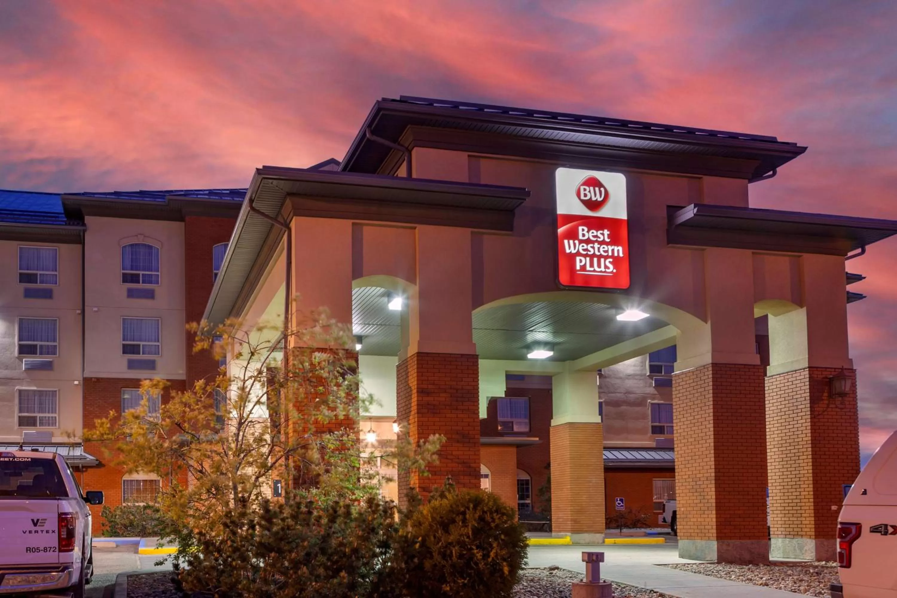 Property building in Best Western Plus Meridian