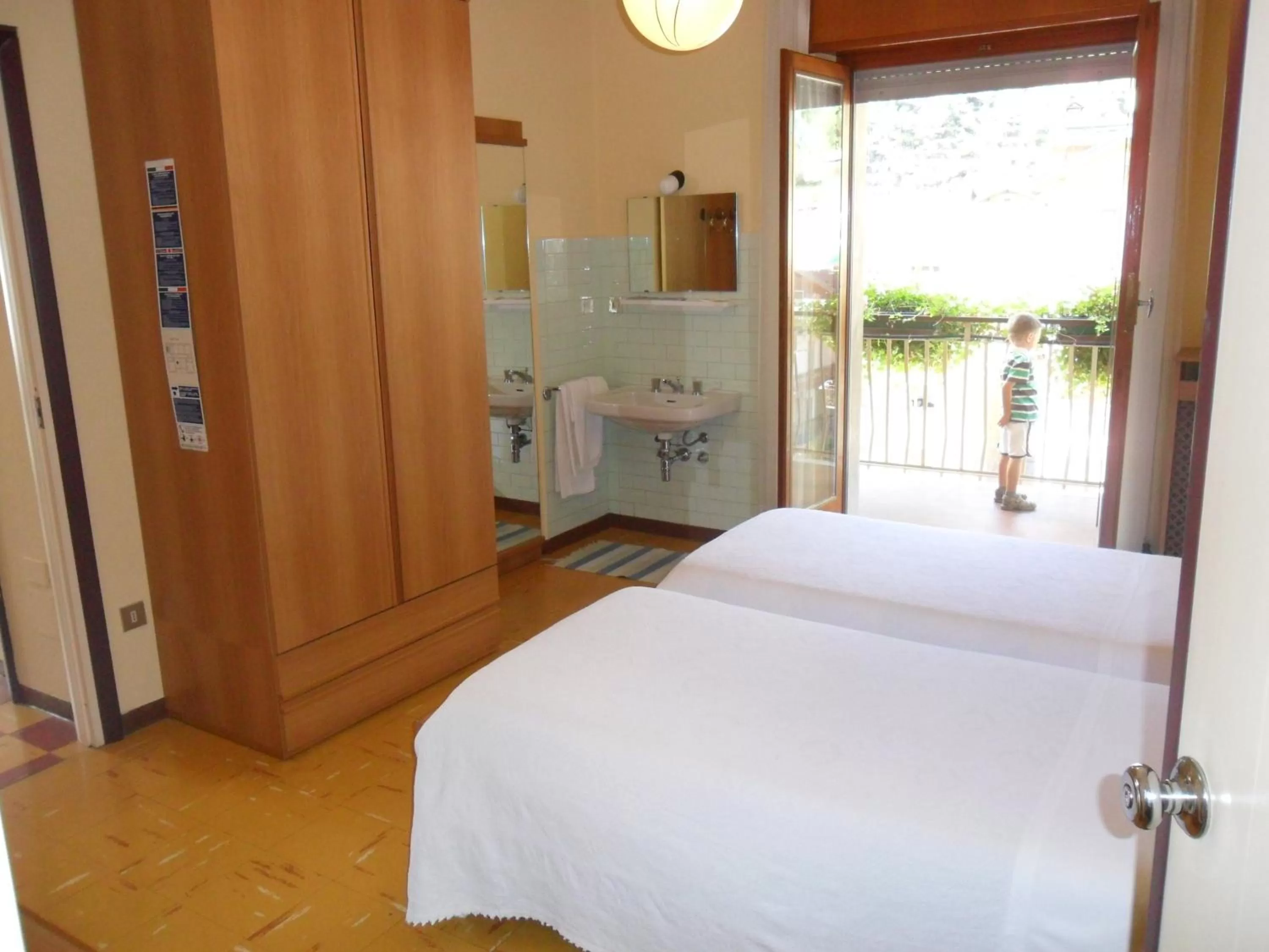 Balcony/Terrace, Bed in Albergo Motel Dosdè B&B