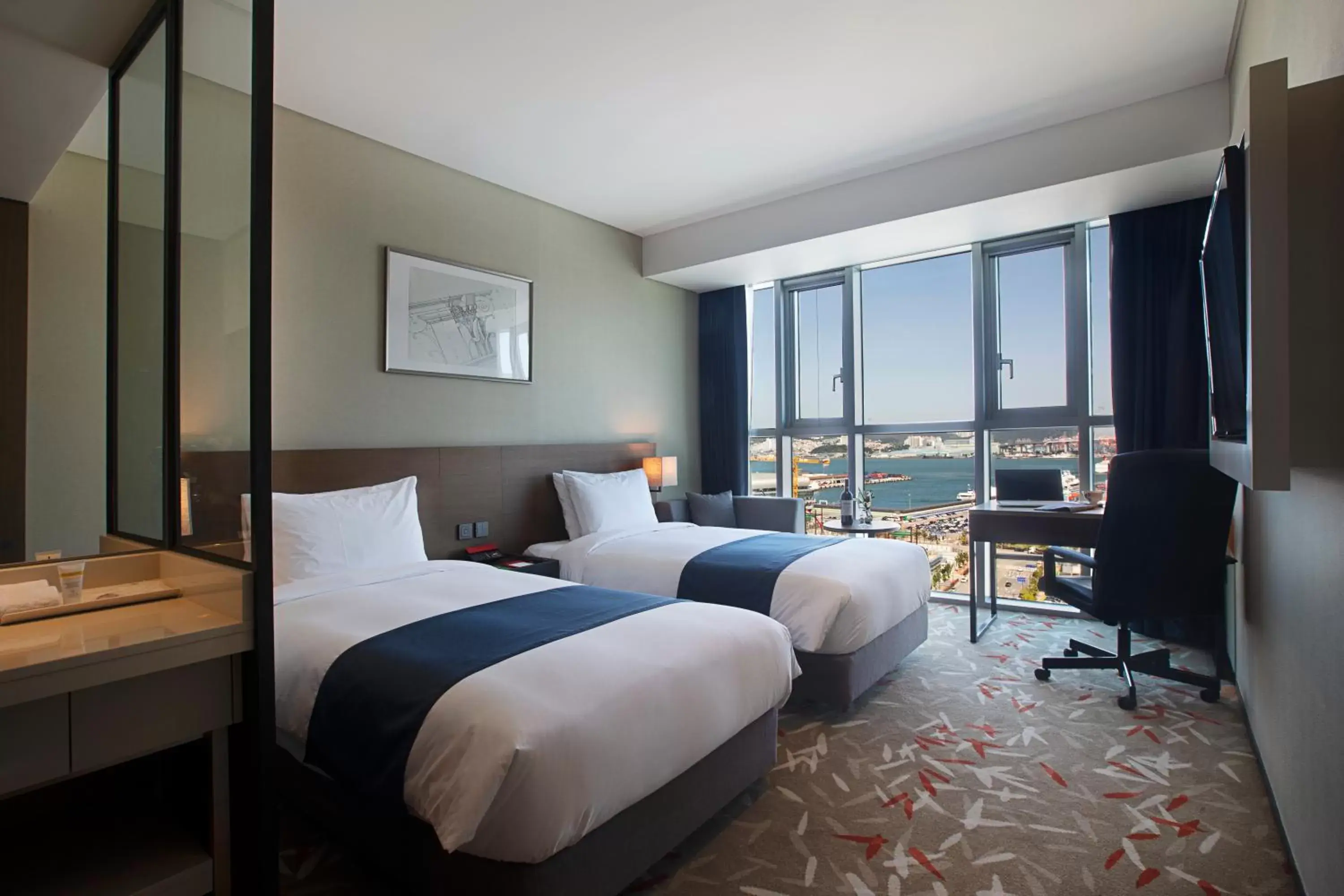 Standard Twin Room with Sea View in ASTI Hotel Busan Station Standard Twin Room with Sea View in ASTI Hotel Busan Station