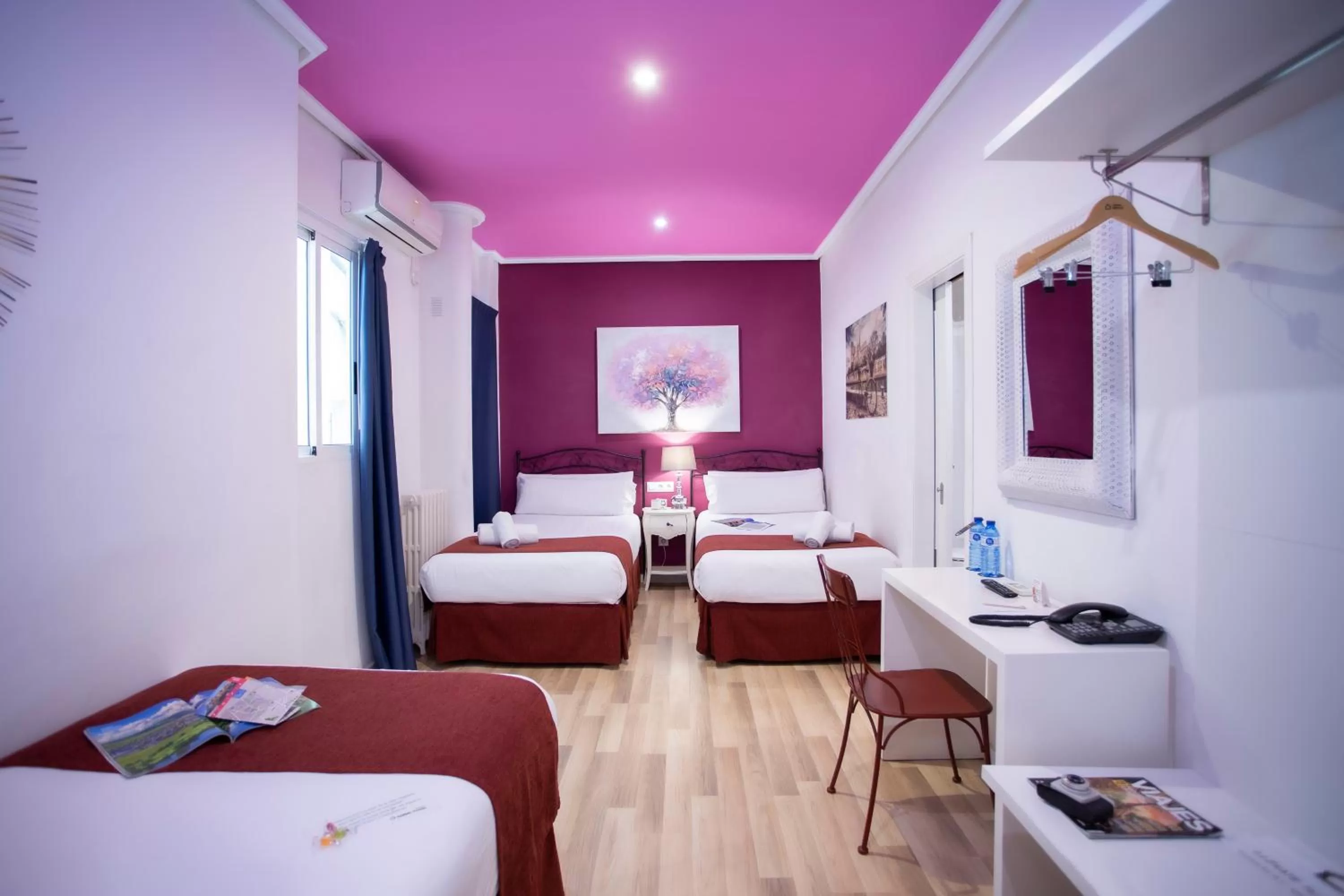 Photo of the whole room, Bed in Casual Vintage Valencia