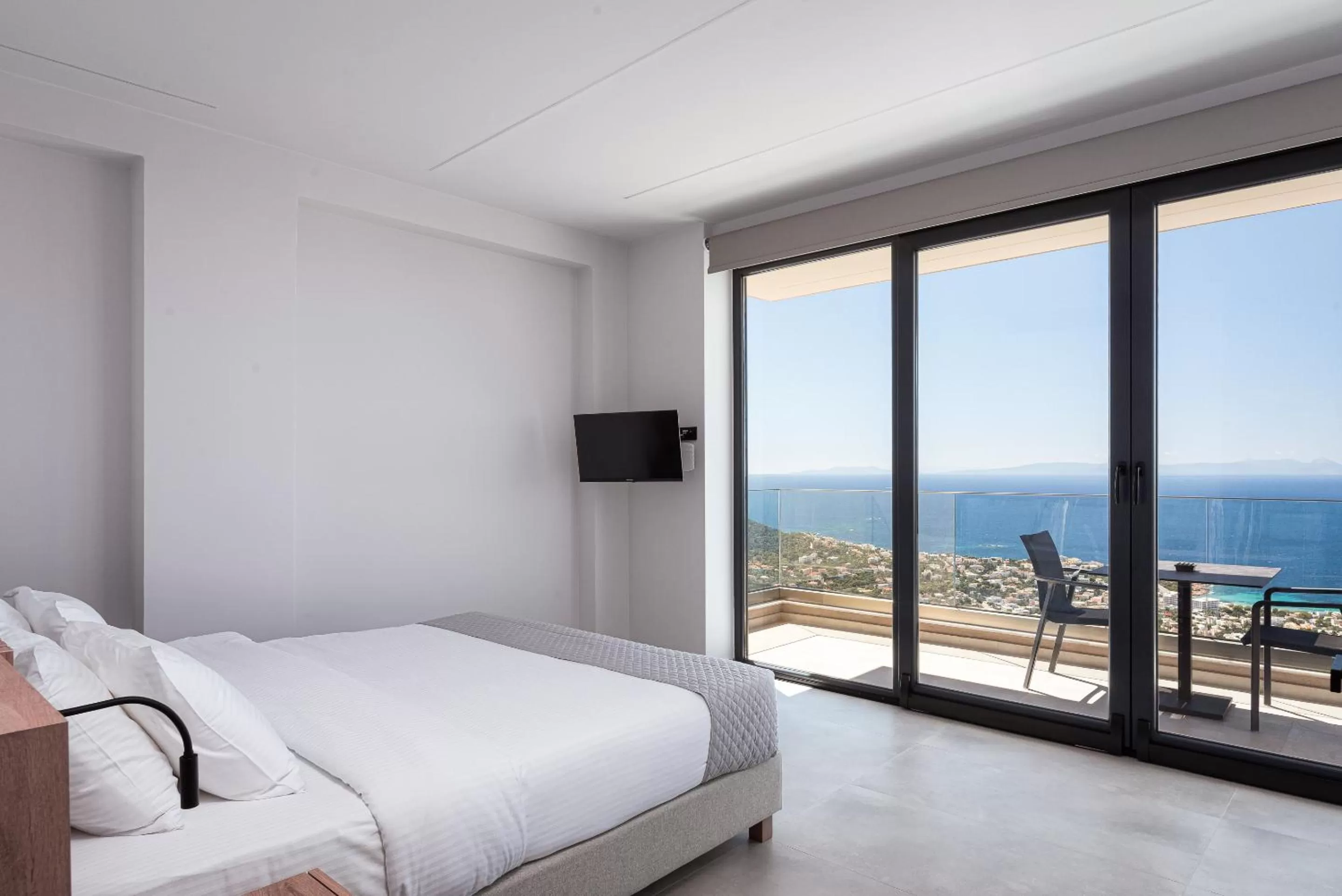 Bed in Saronida Hills