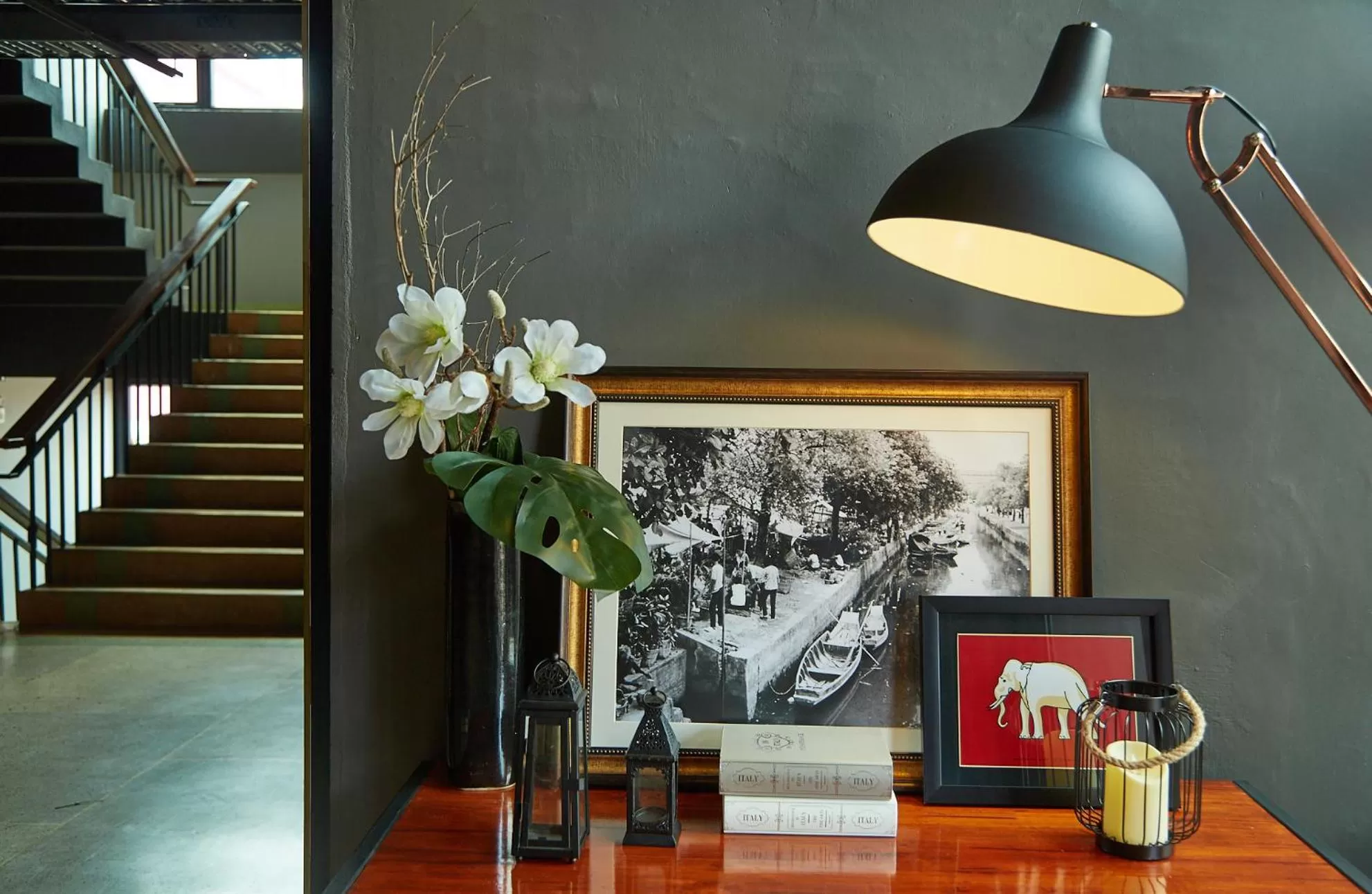 Property building in W22 by Burasari