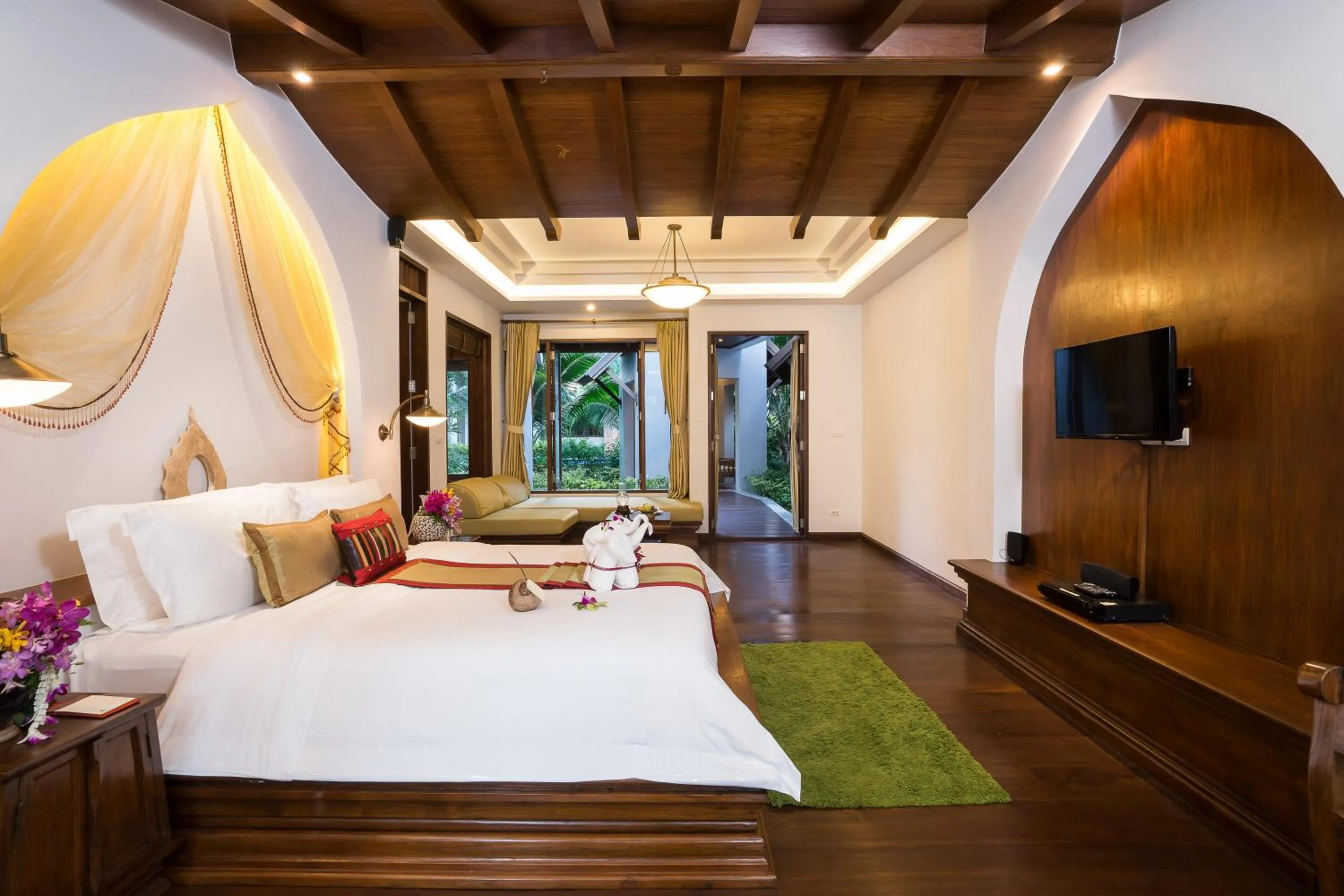 Photo of the whole room, Bed in Royal Muang Samui Villas