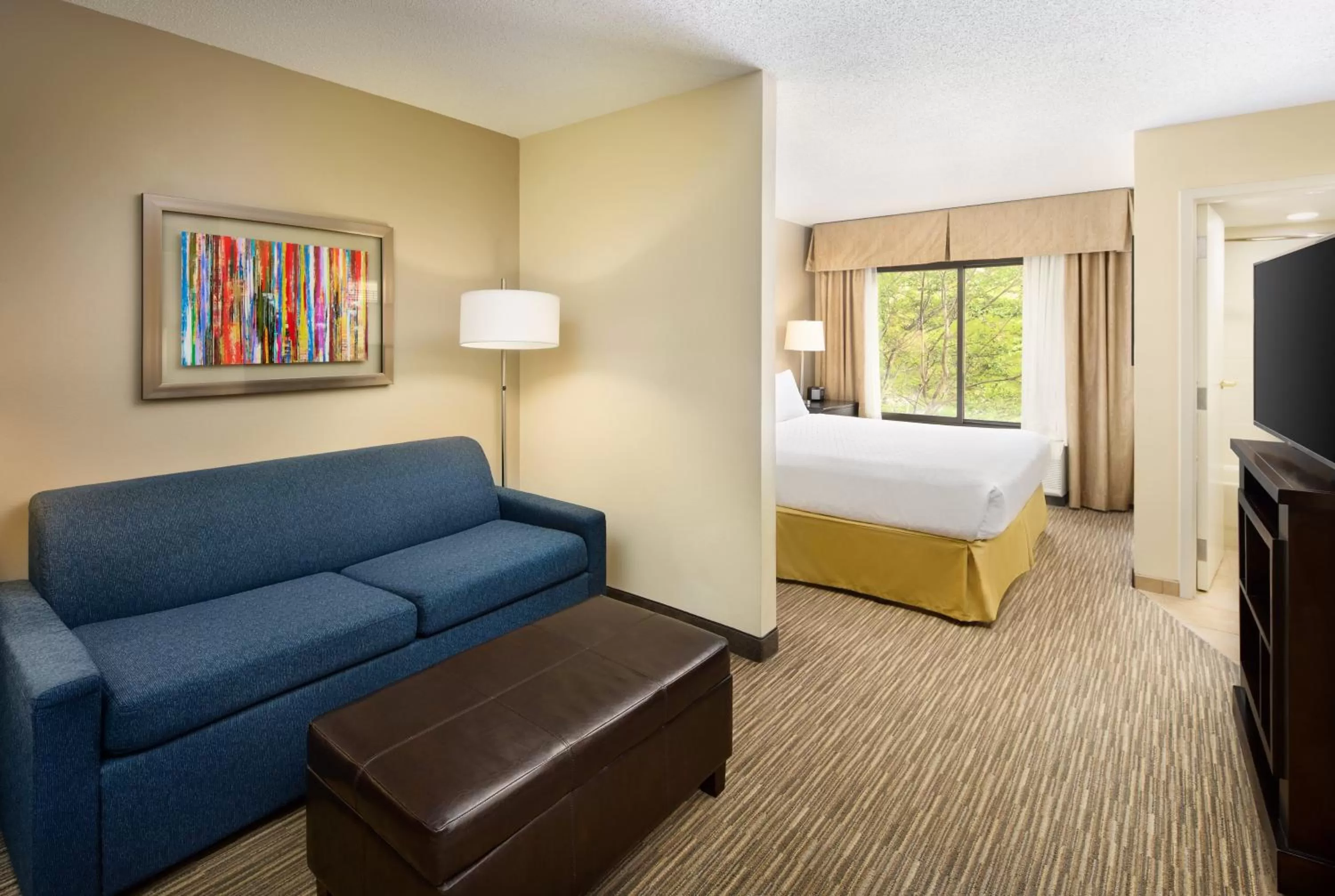 Photo of the whole room, Bed in Holiday Inn Express & Suites Alpharetta by IHG