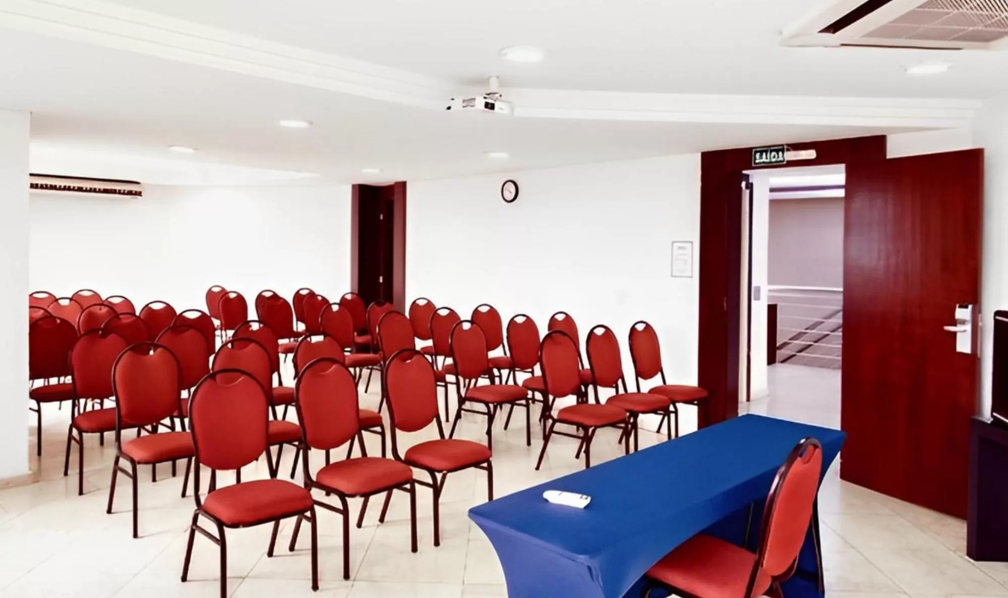 Meeting/conference room in Blue Tree Towers Joinville