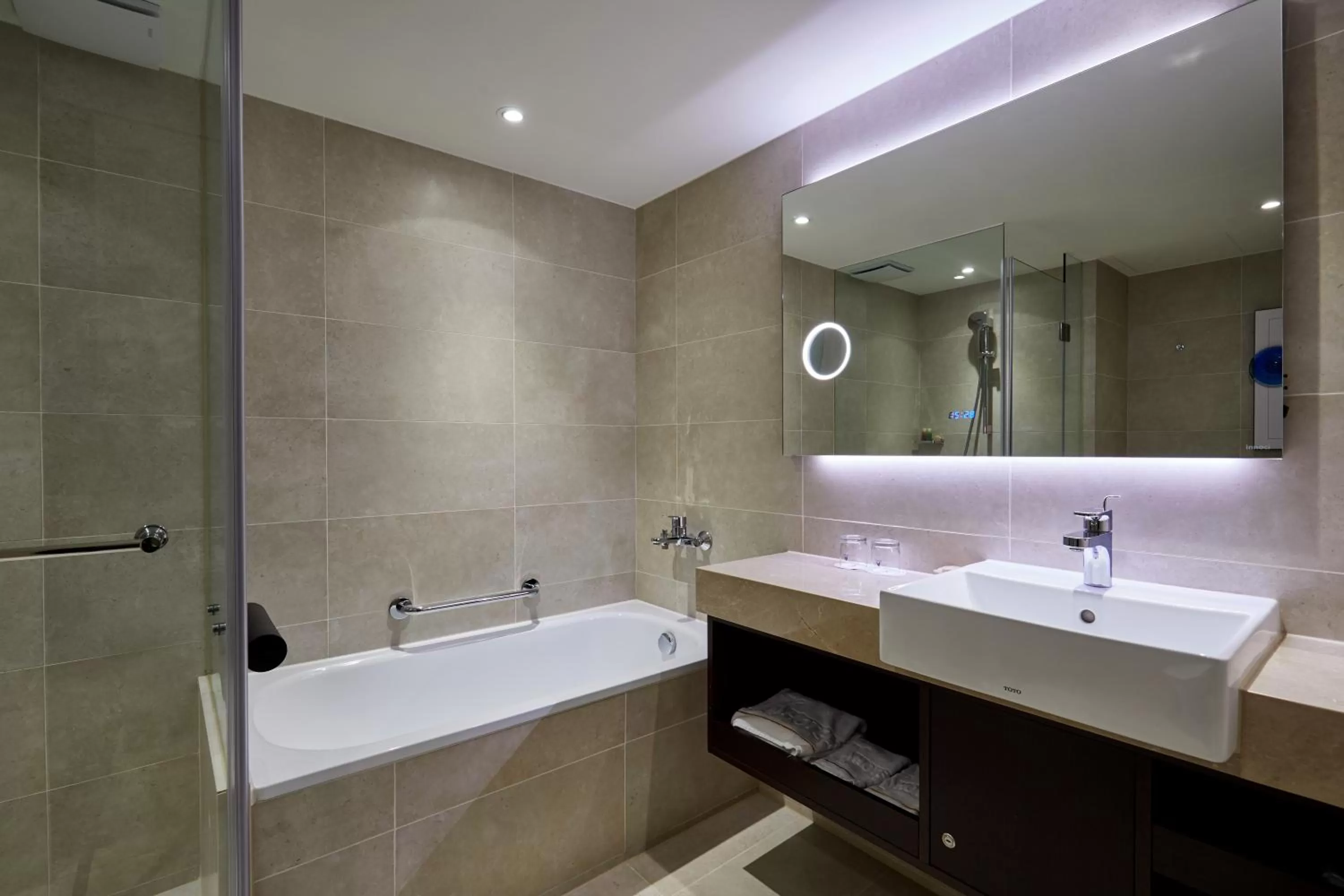 Shower in K Hotel Taipei Chang-An