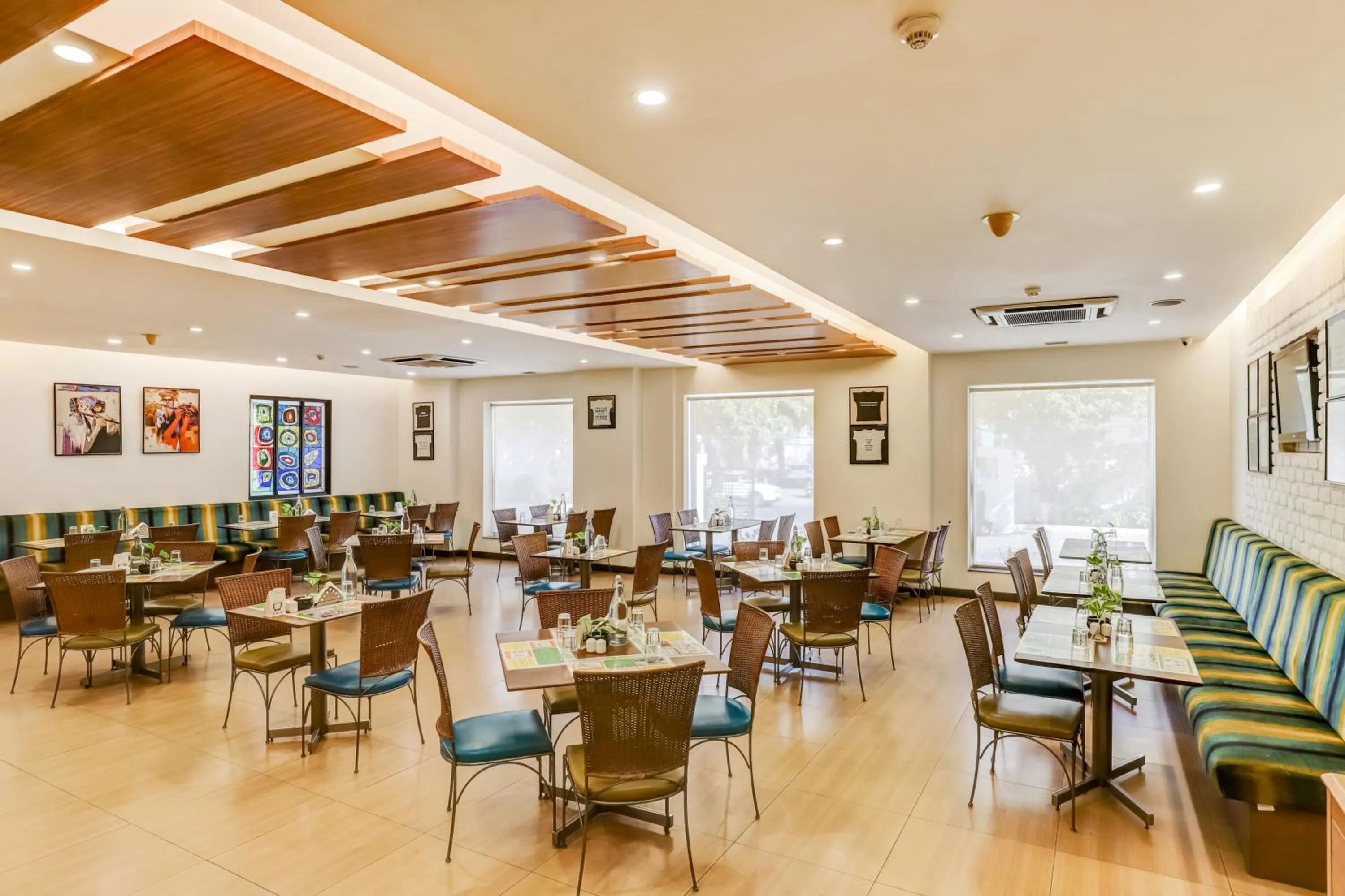 Restaurant/places to eat in Lemon Tree Hotel, Ahmedabad