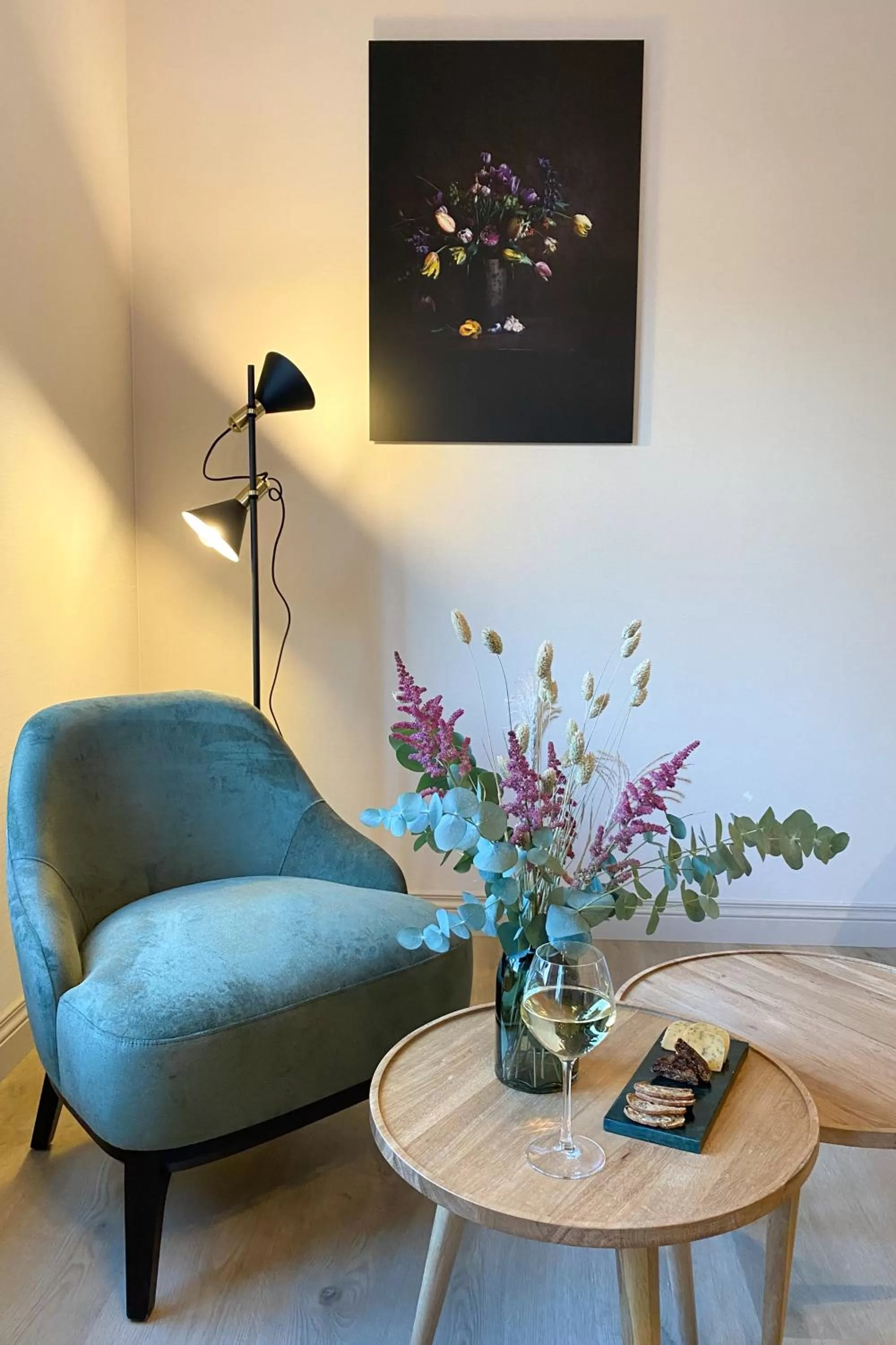 Seating area in Hotel Flora Batava