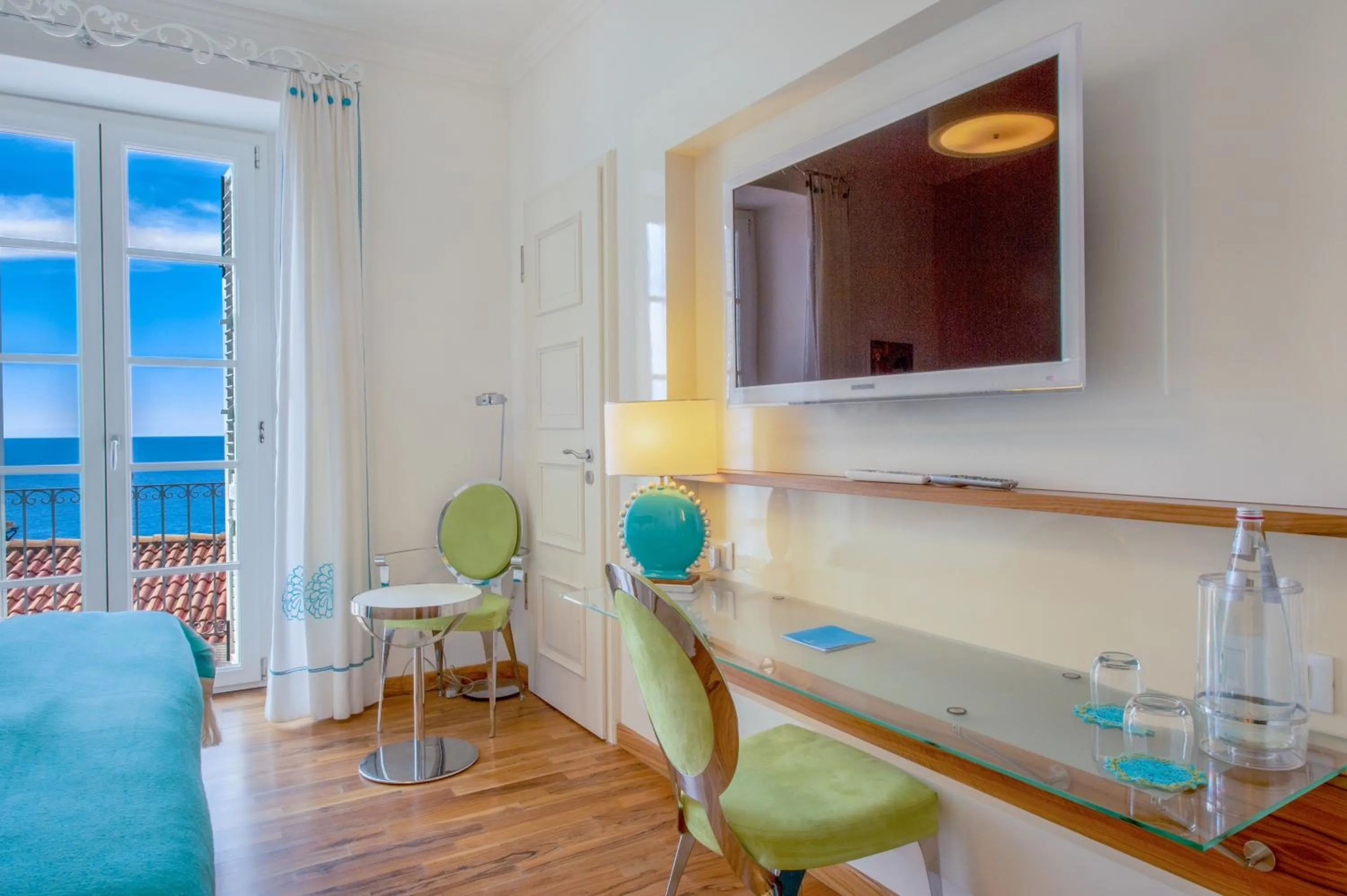 TV and multimedia in Piccolo Grand Hotel