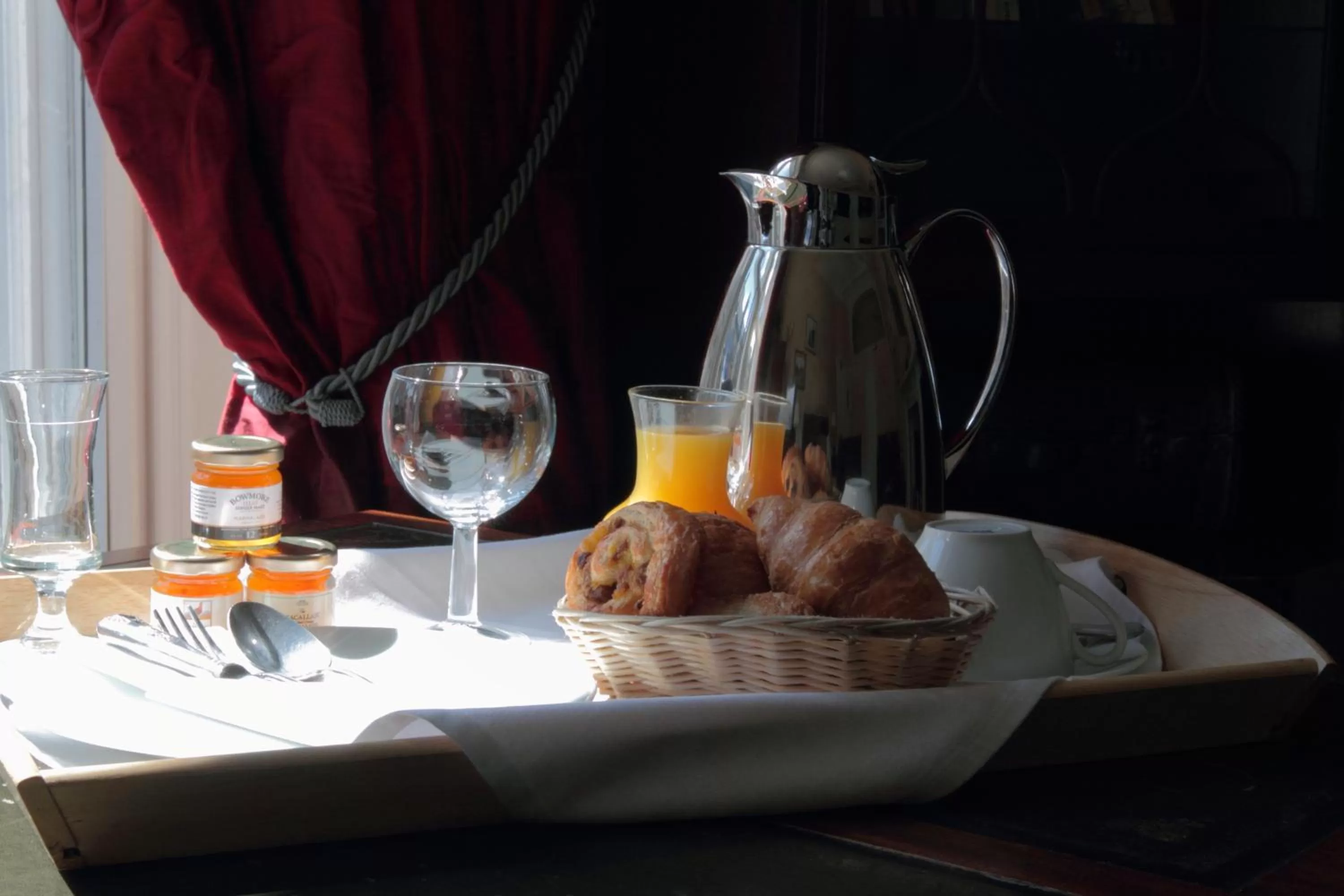 Food and drinks in Thistle Hotel