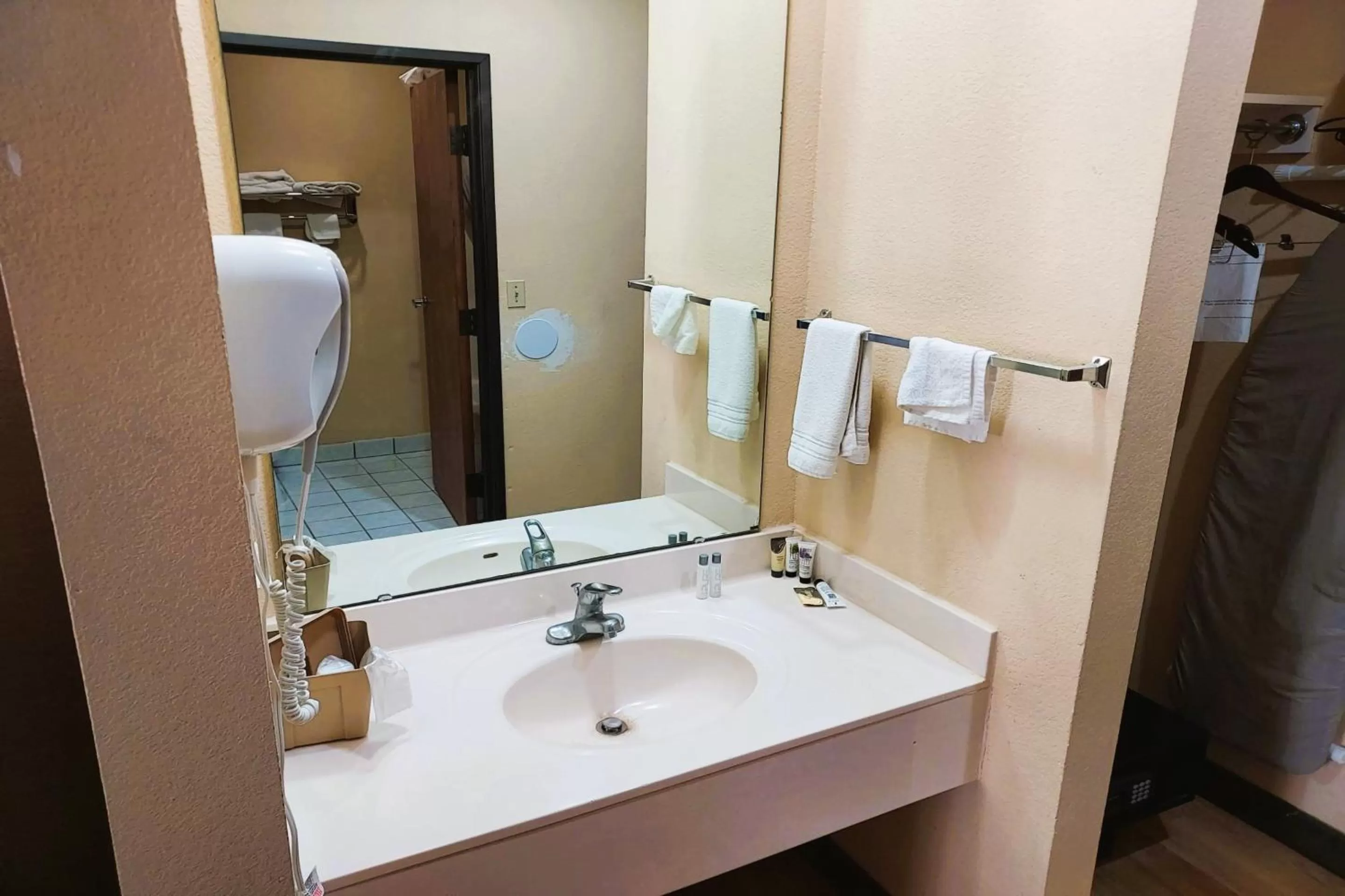 Bathroom in McPherson Inn By OYO, I-135