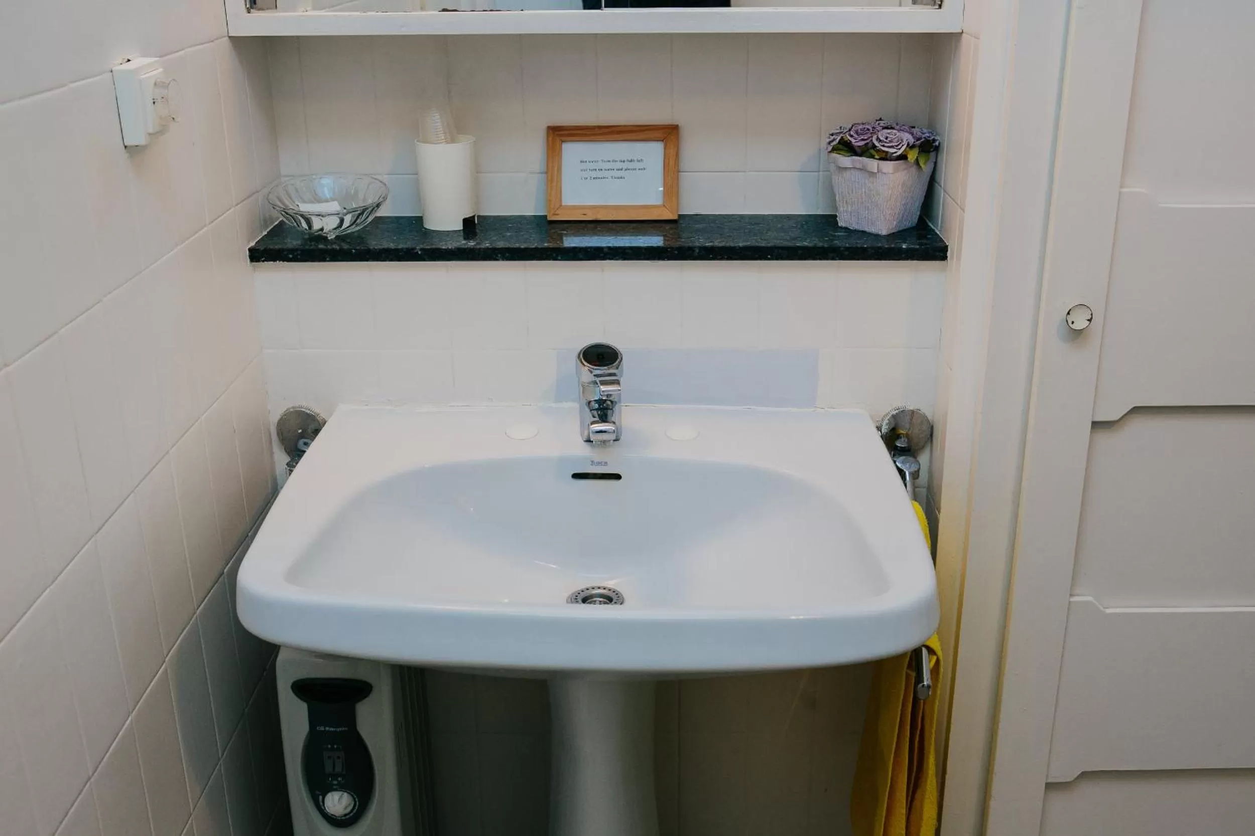 Bathroom in Ally's Bed&Breakfast,