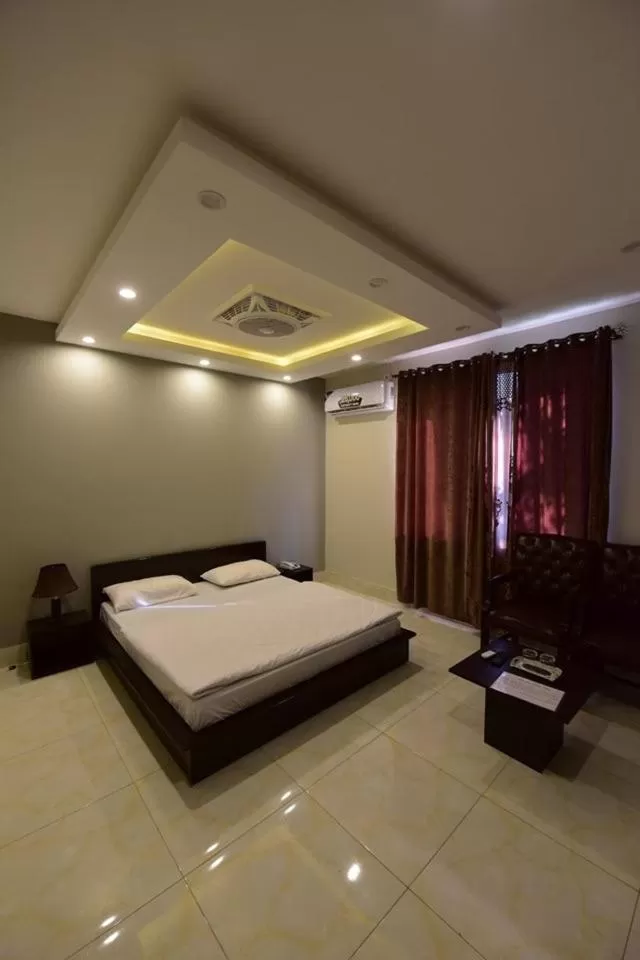 Photo of the whole room, Bed in Hotel La Orilla Muzaffarabad