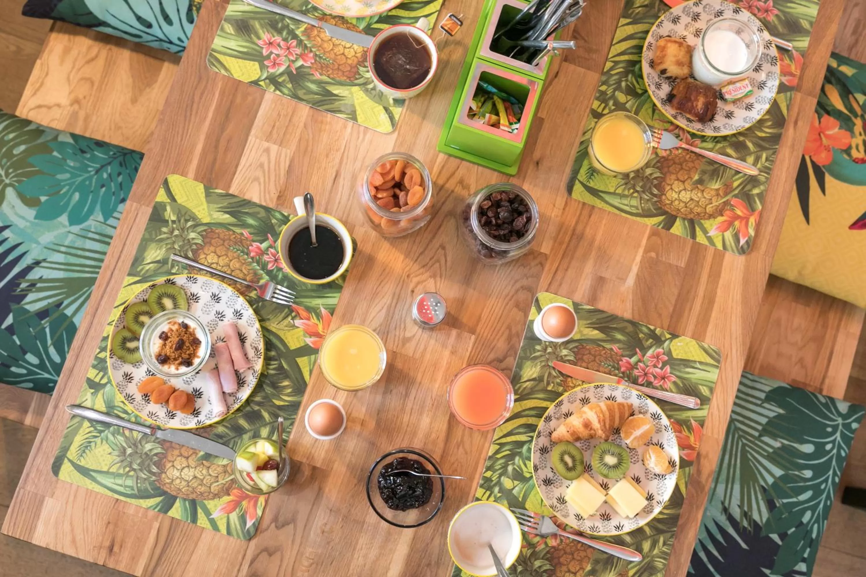 Buffet breakfast in Villa Bougainville by Happyculture