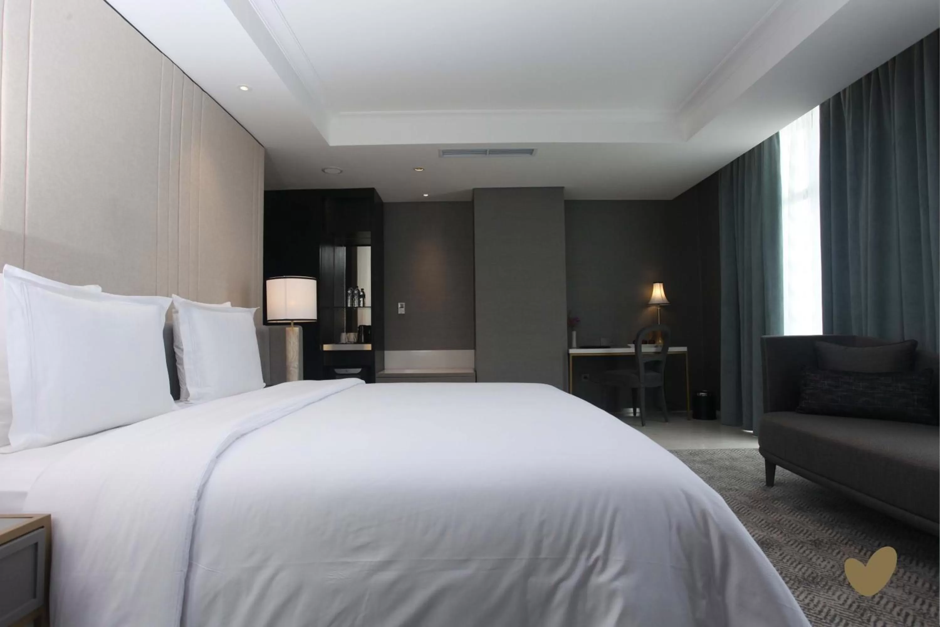 Bed in Goodrich Suites, Jakarta