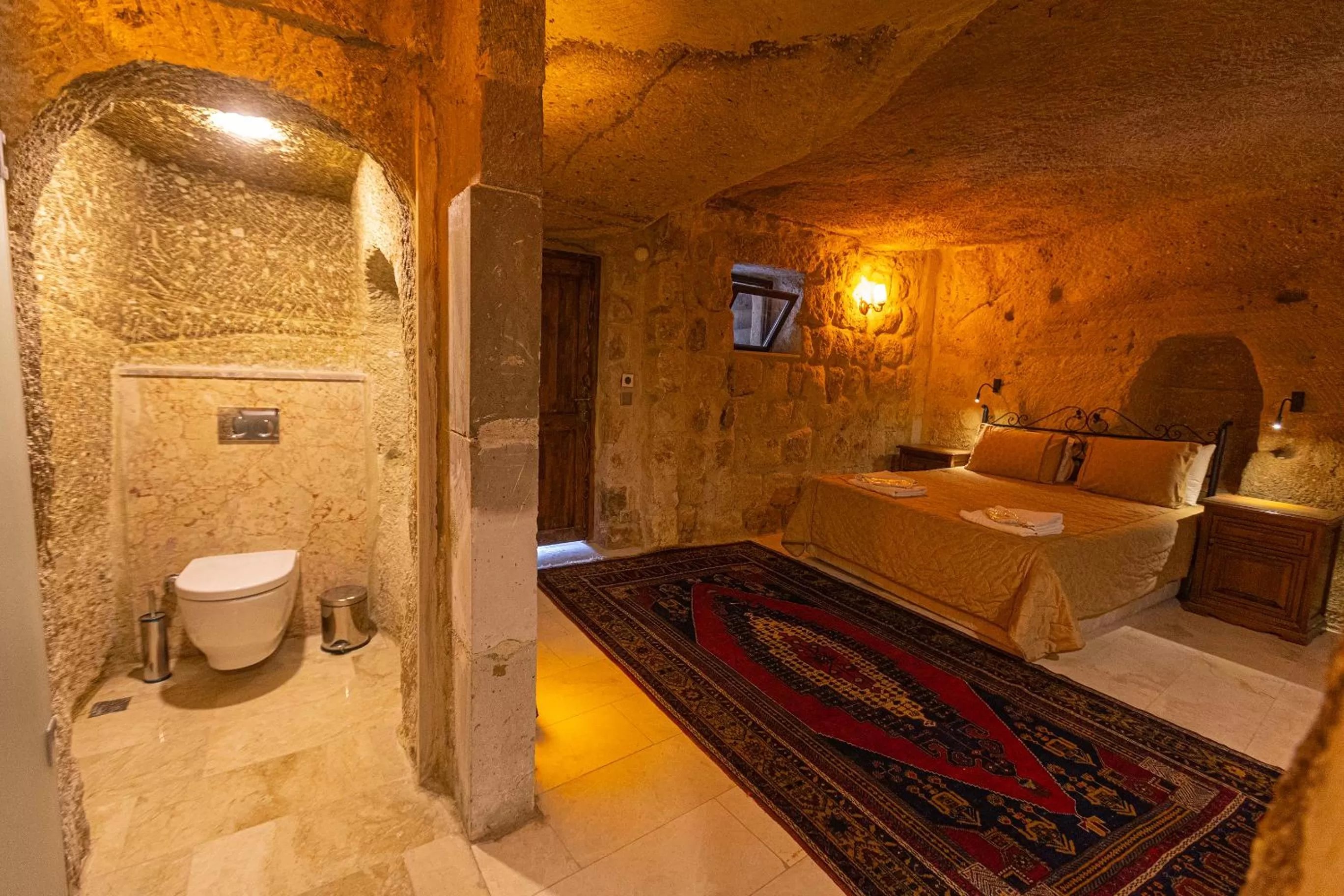 Toilet in Taskonak Hotel