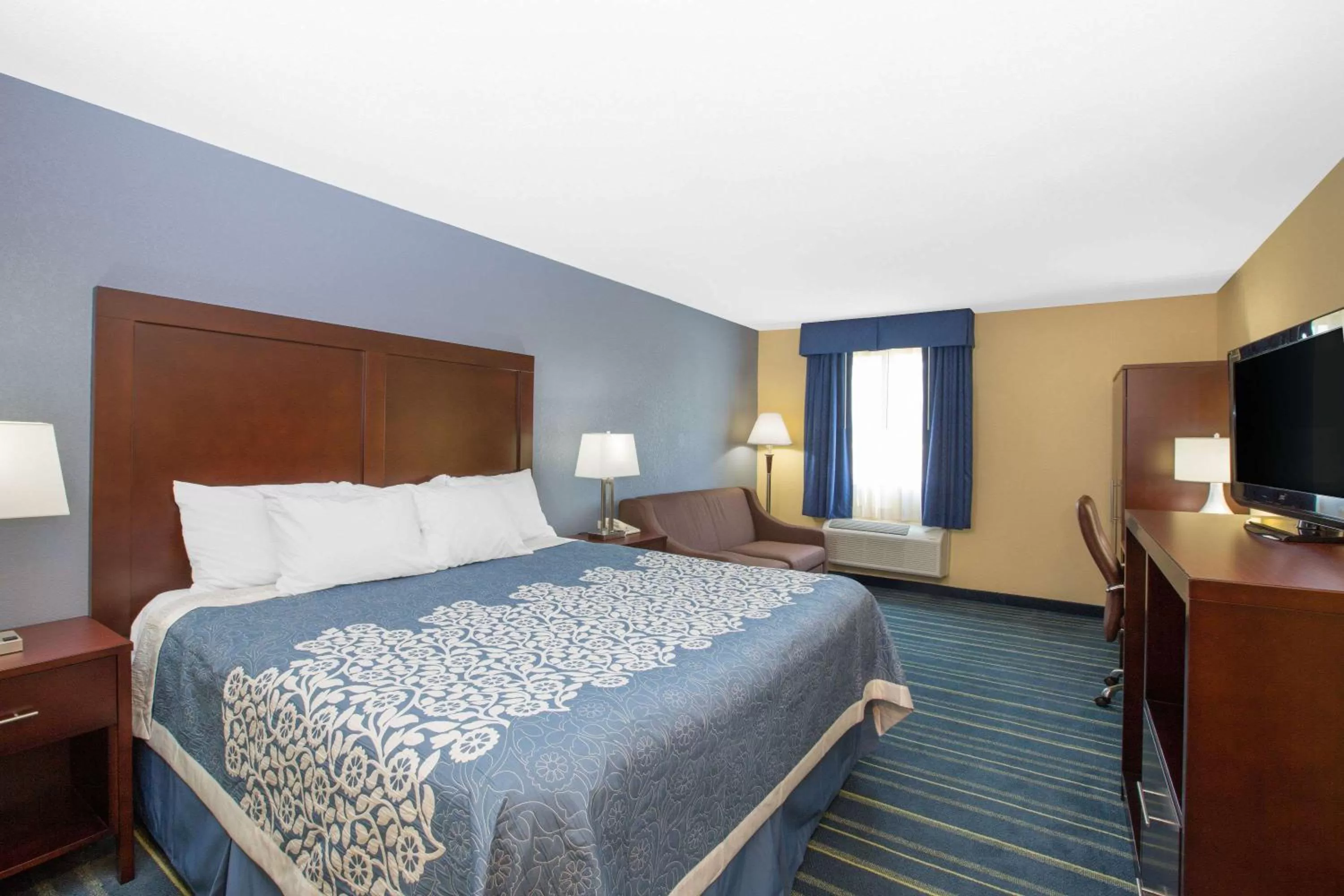Photo of the whole room, Bed in Days Inn by Wyndham Grand Island