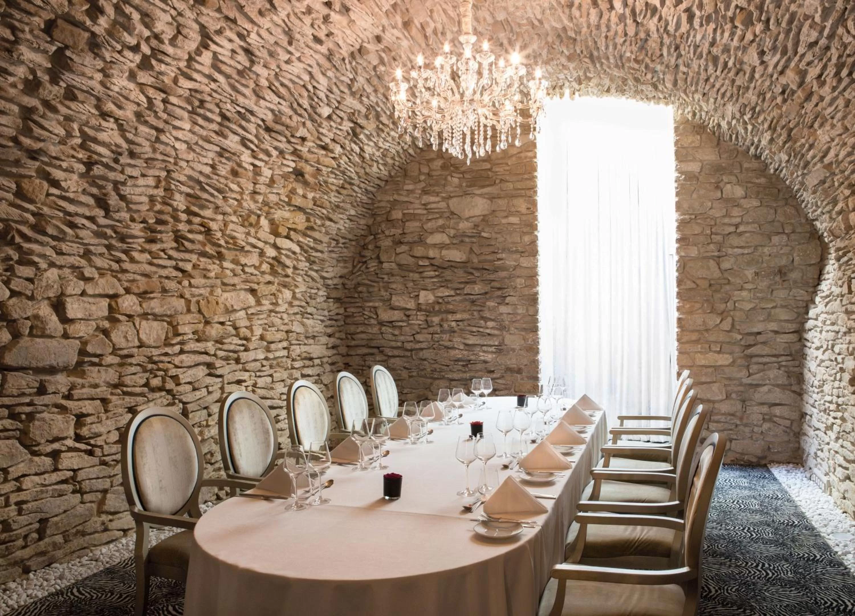 Banquet/Function facilities in Hotel Le Place d'Armes - Relais & Châteaux