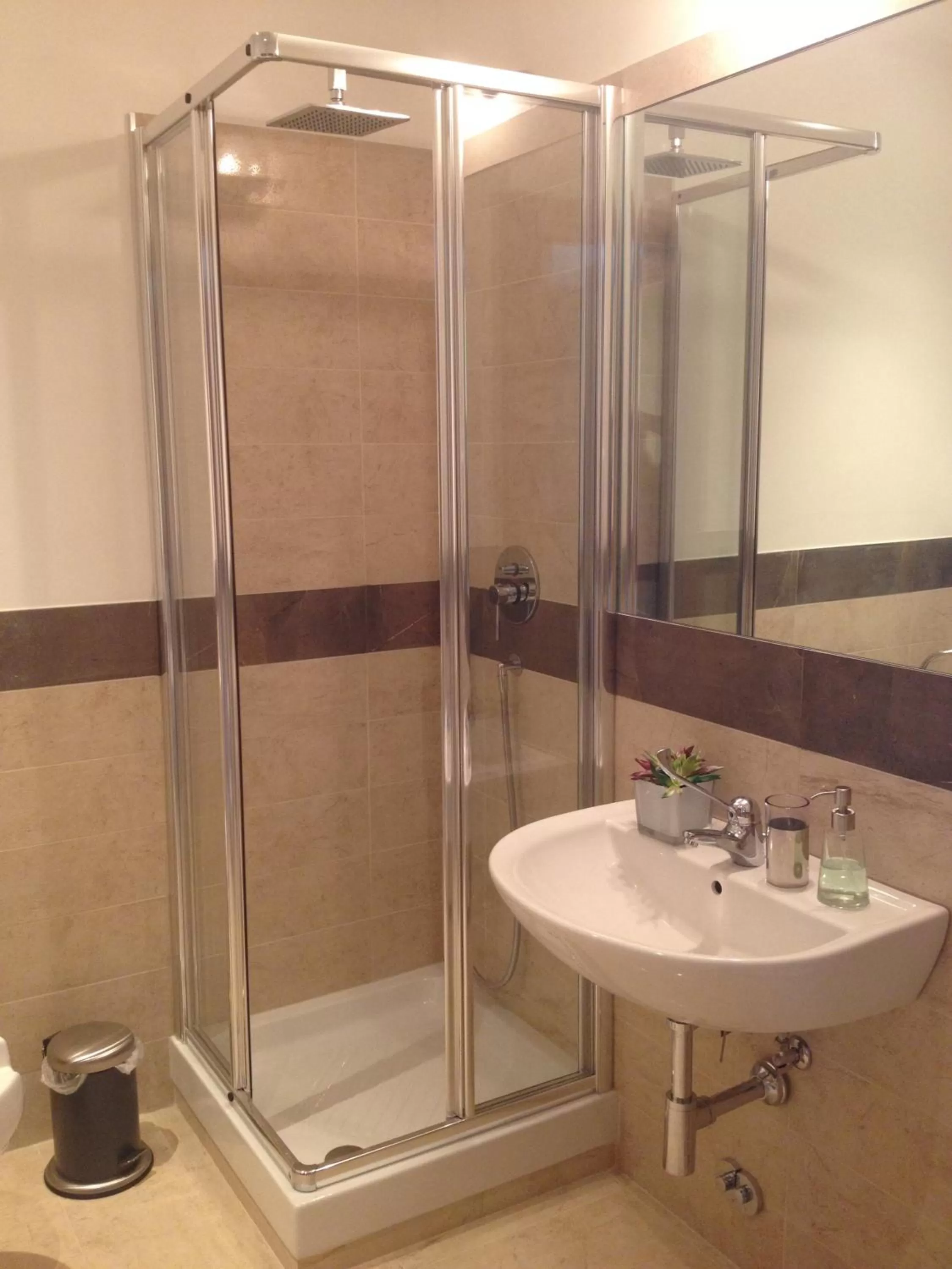 Shower in Trastevere's Friends