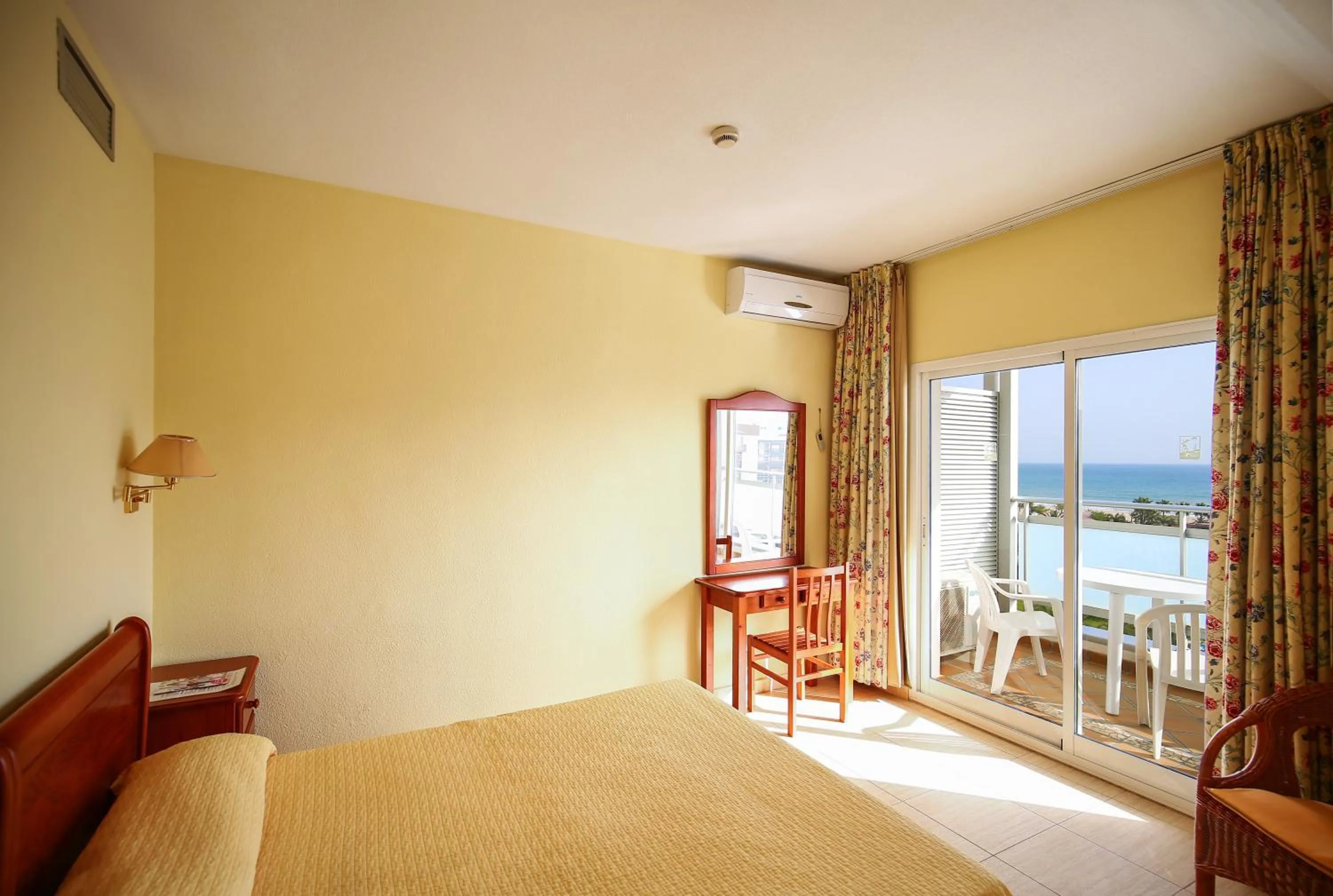 TV and multimedia, Bed in Hotel Tres Anclas