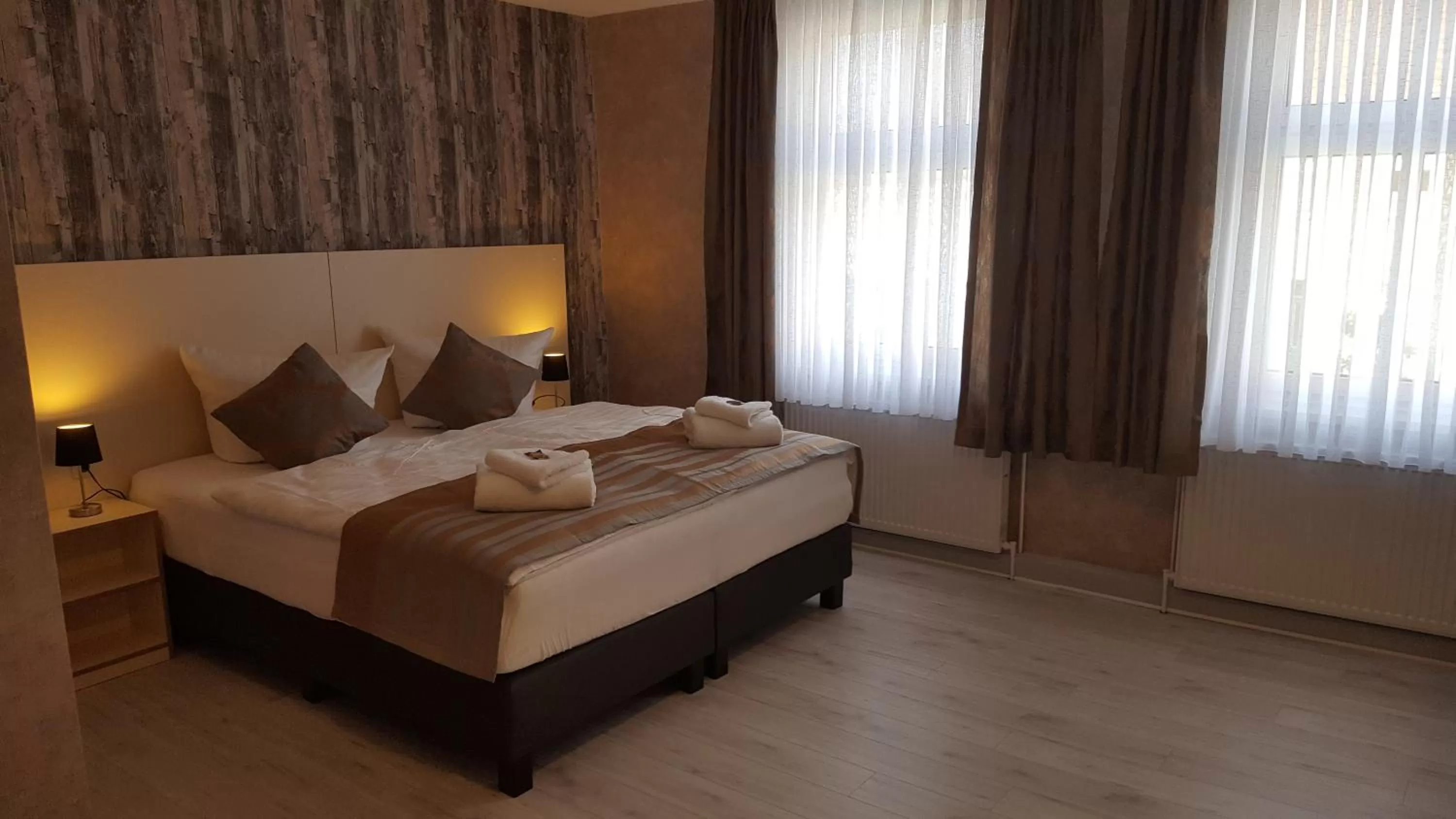 Photo of the whole room, Bed in Novel Hotel