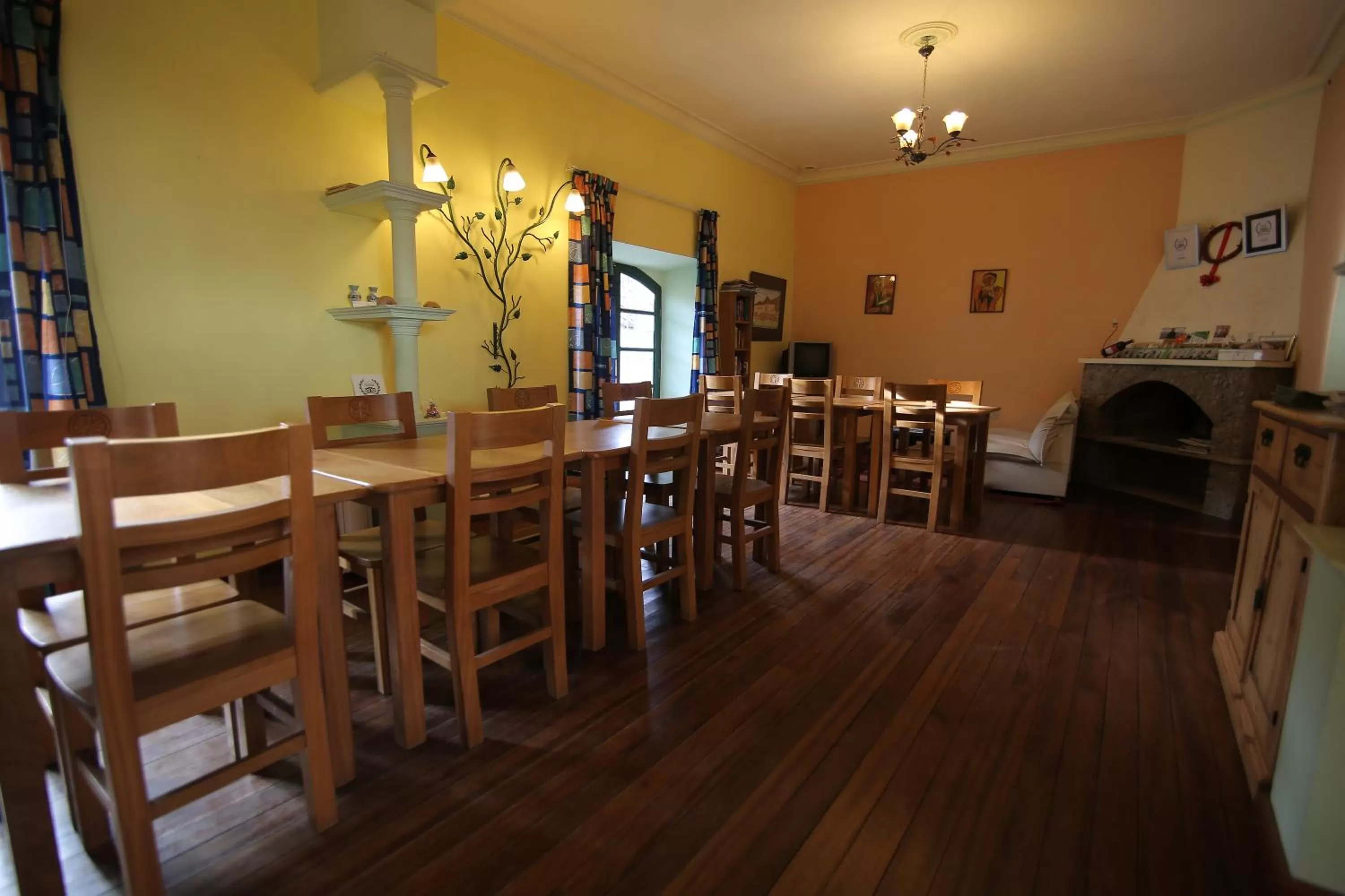 Property building, Restaurant/Places to Eat in Casa Verde B&B