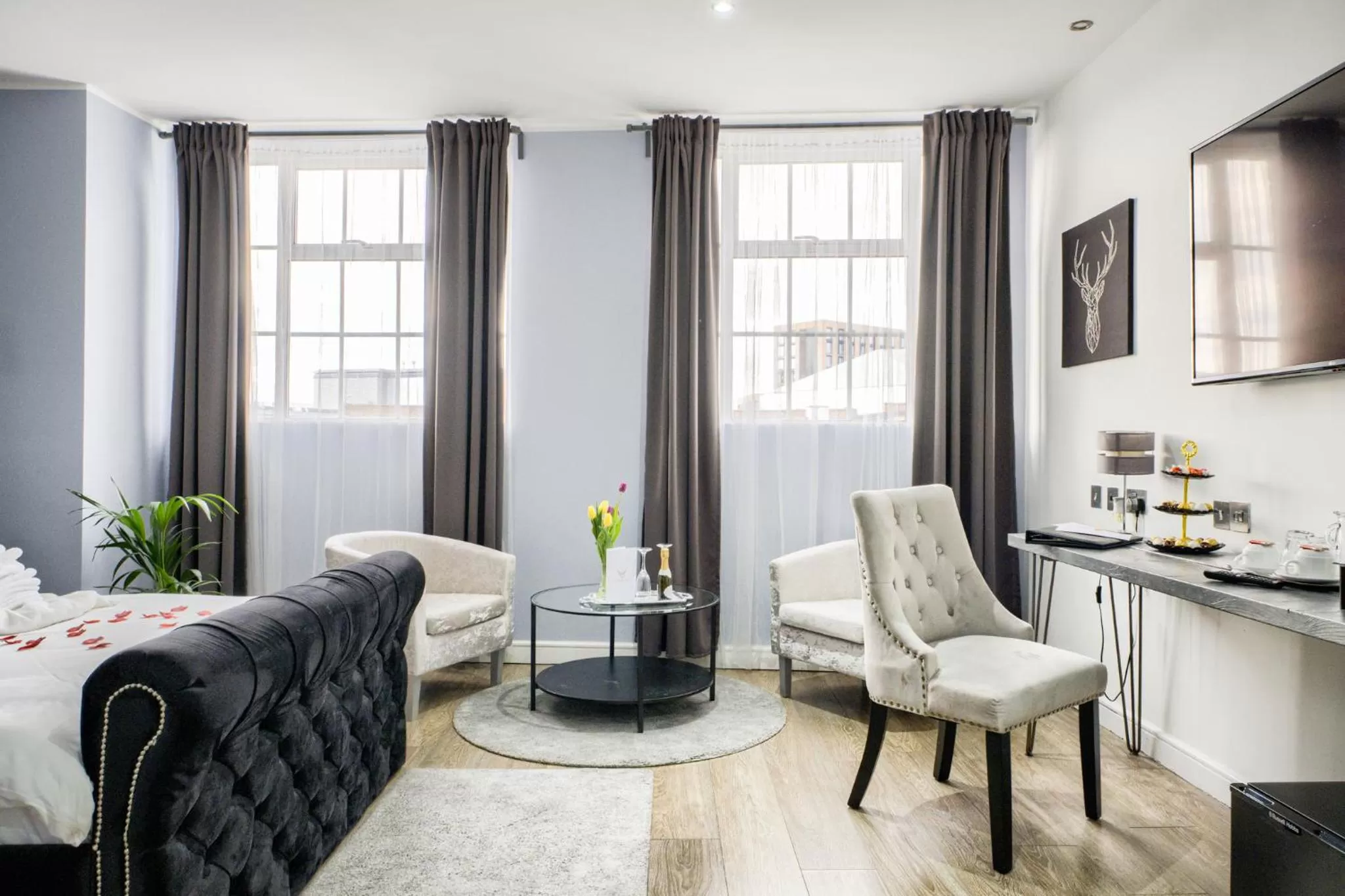 Living room in Villare Leicester City Centre hotel