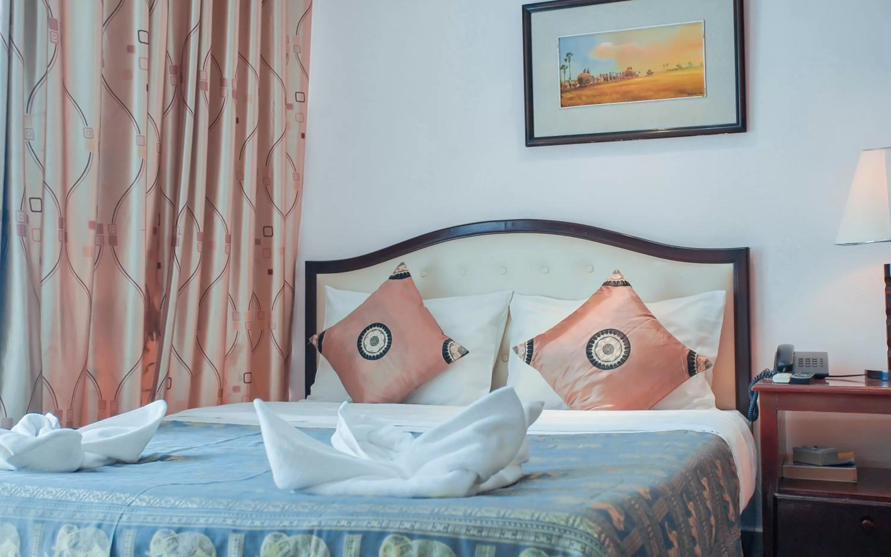 Bed in Silver Mounts Hotel