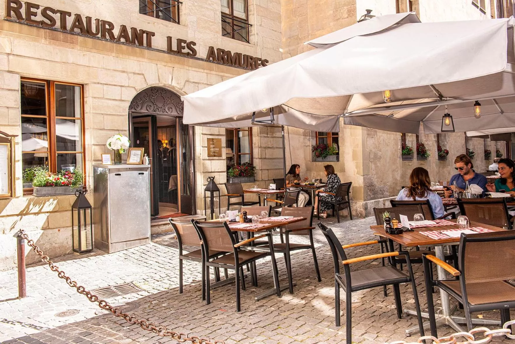Restaurant/places to eat in Hôtel Les Armures