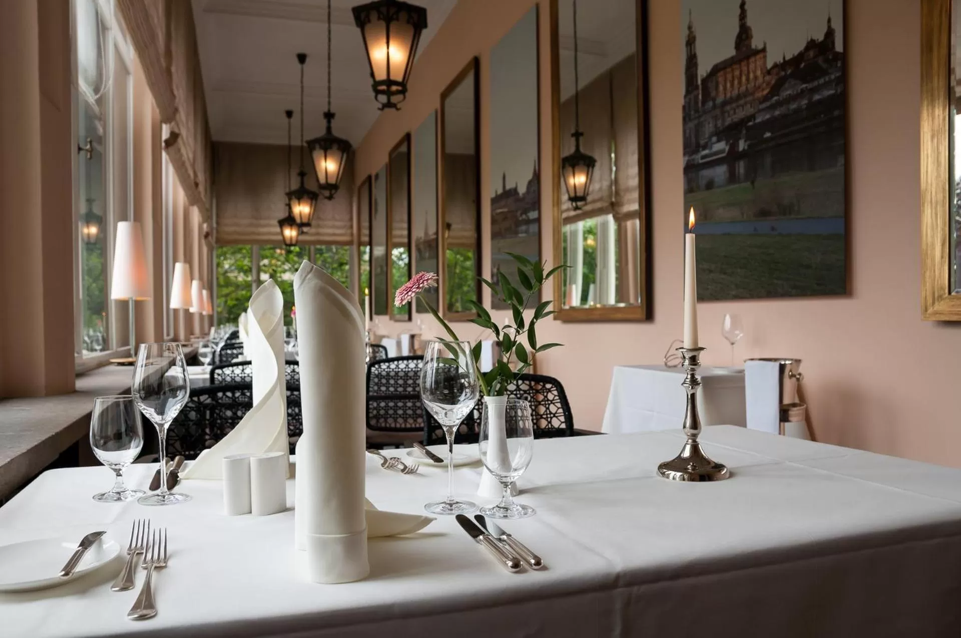 Restaurant/places to eat in Hotel Schloss Eckberg