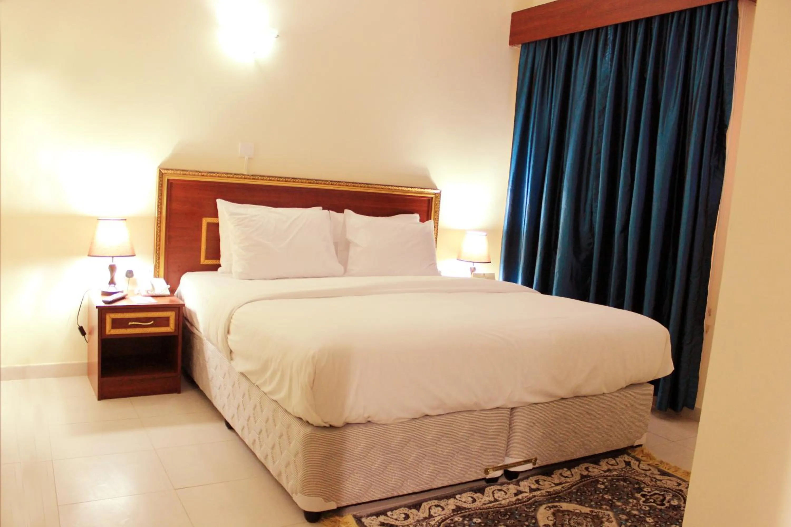 Bedroom, Bed in Montreal Naif Hotel