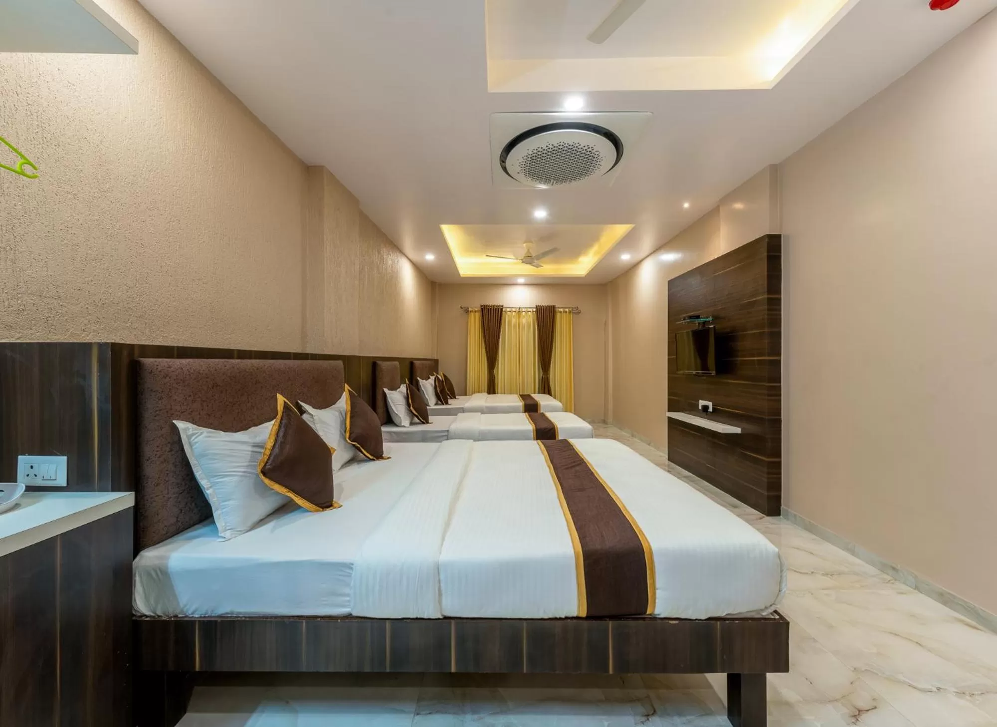 Bed in Hotel Aatithya Satkar Near Mahalaxmi Temple