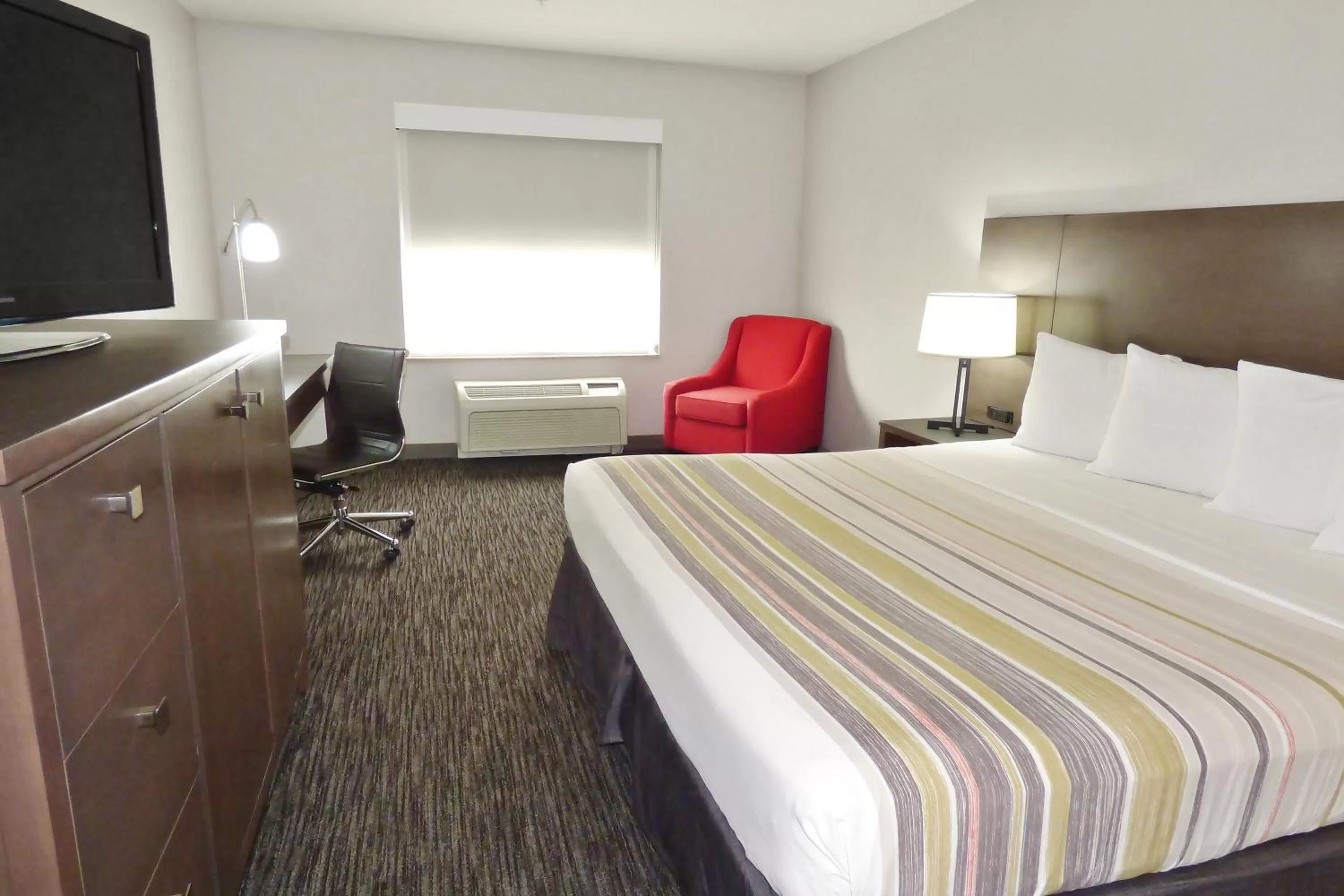 Bed in Country Inn & Suites by Radisson, Tampa-Brandon, FL