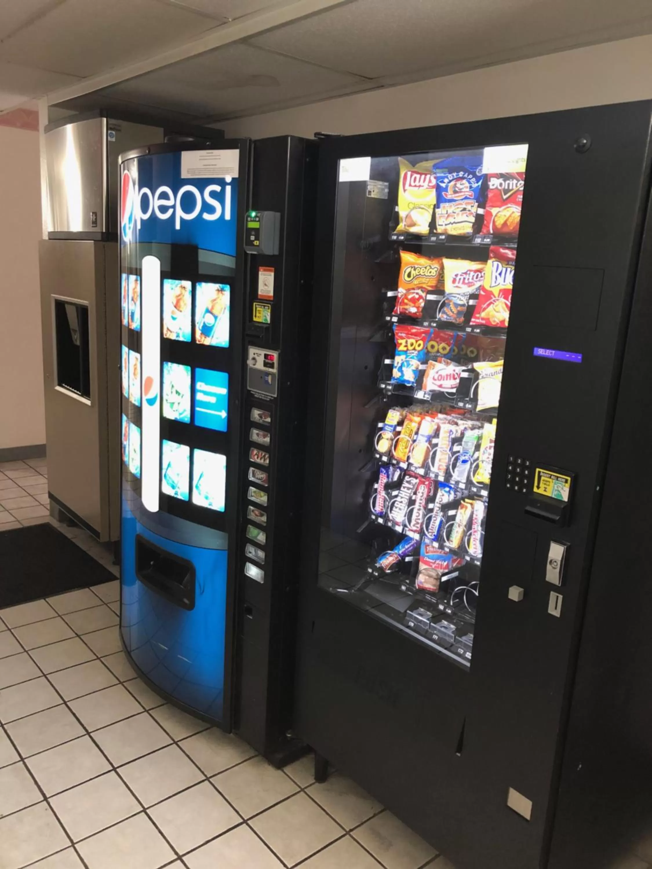 Food and drinks in Super 8 by Wyndham Front Royal Near Shenandoah National Park