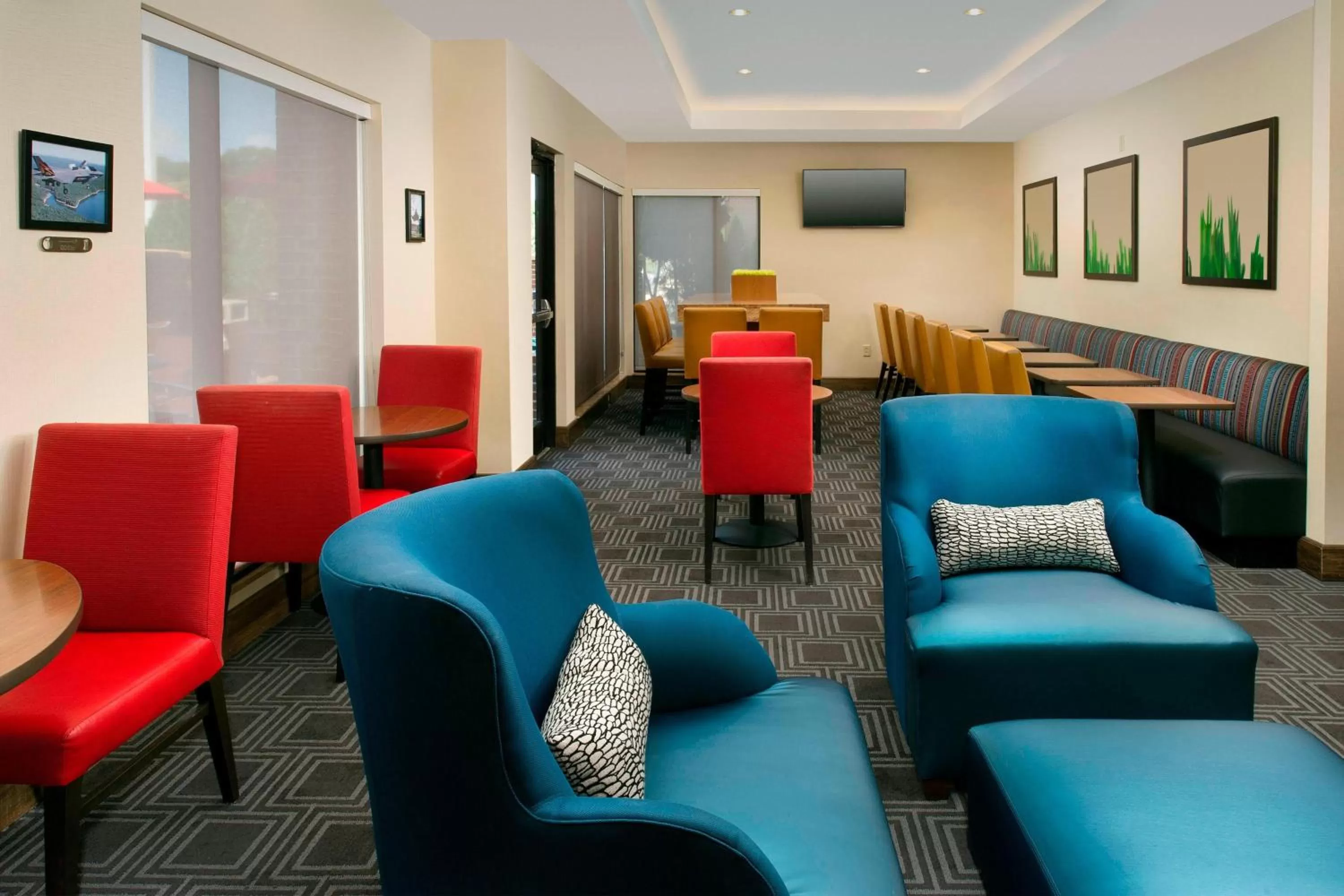 Breakfast in TownePlace Suites by Marriott Lexington Park Patuxent River Naval Air Station