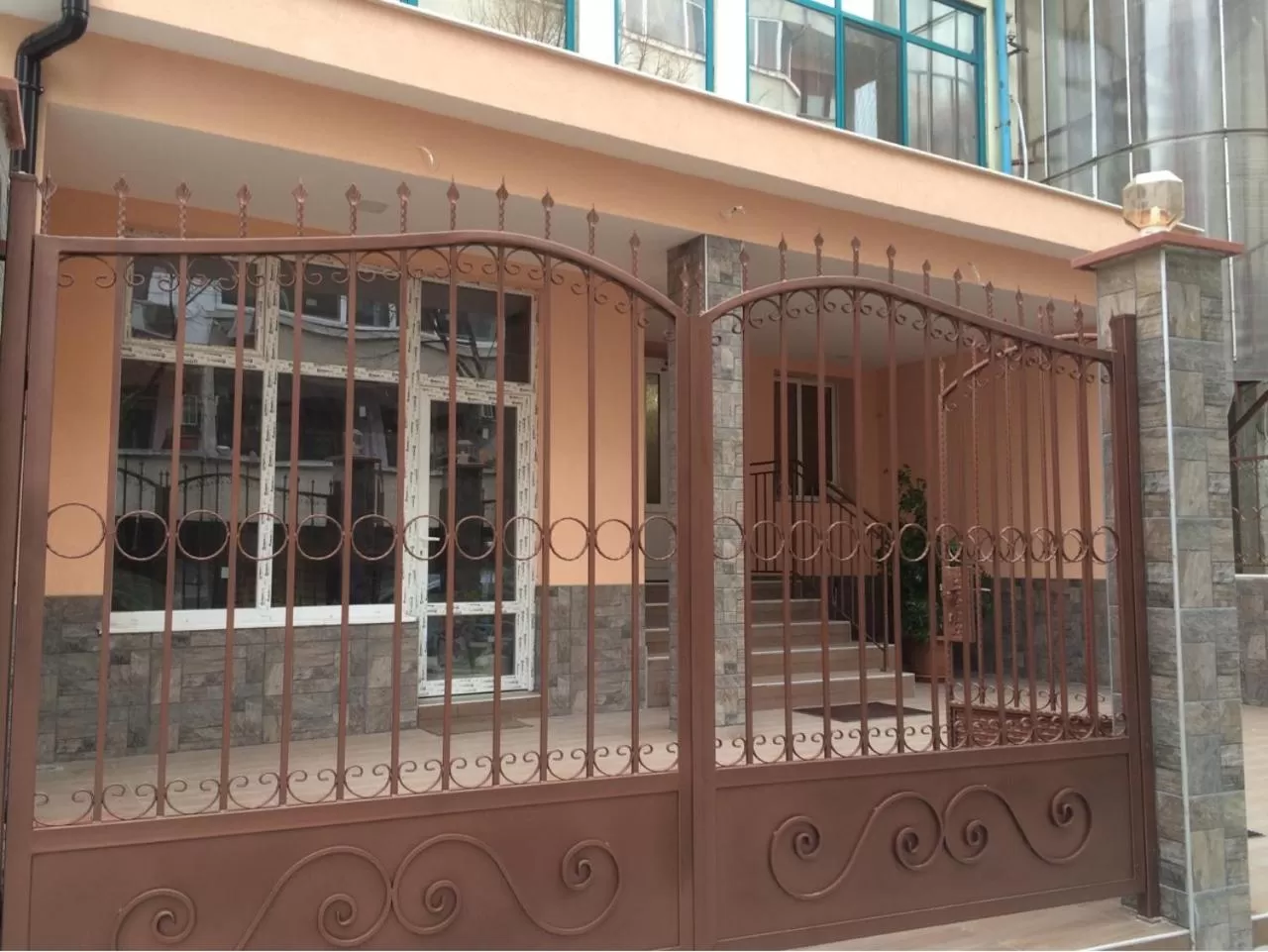 Property building in White Rose Family Guest House