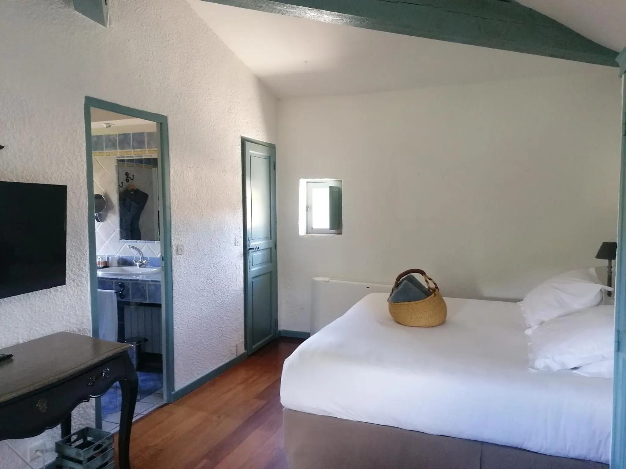 Bedroom, Bed in Garrigae Abbaye de Sainte Croix