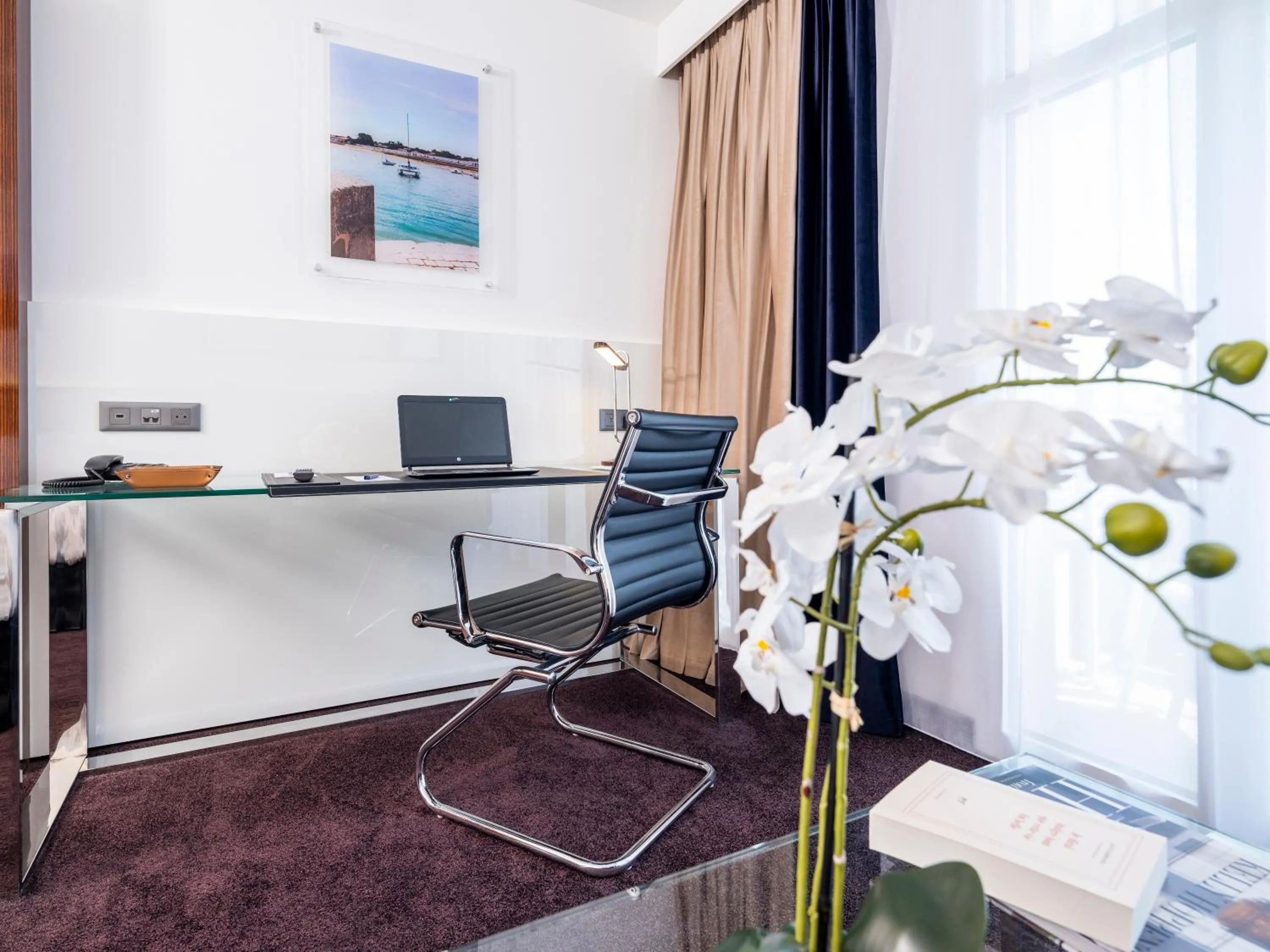 Seating area in Westotel Le Pouliguen