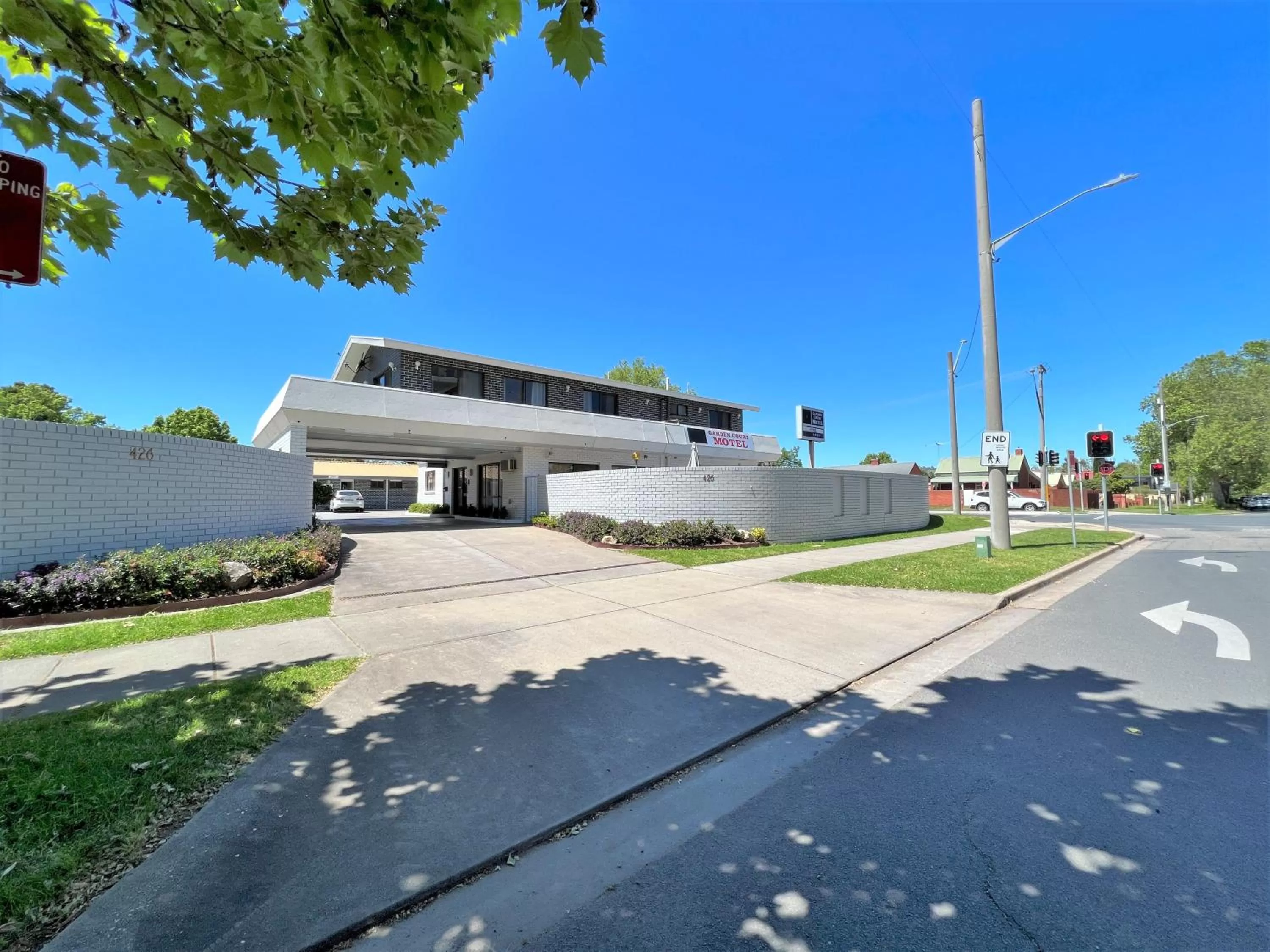 Facade/entrance in Albury Garden Court Motel