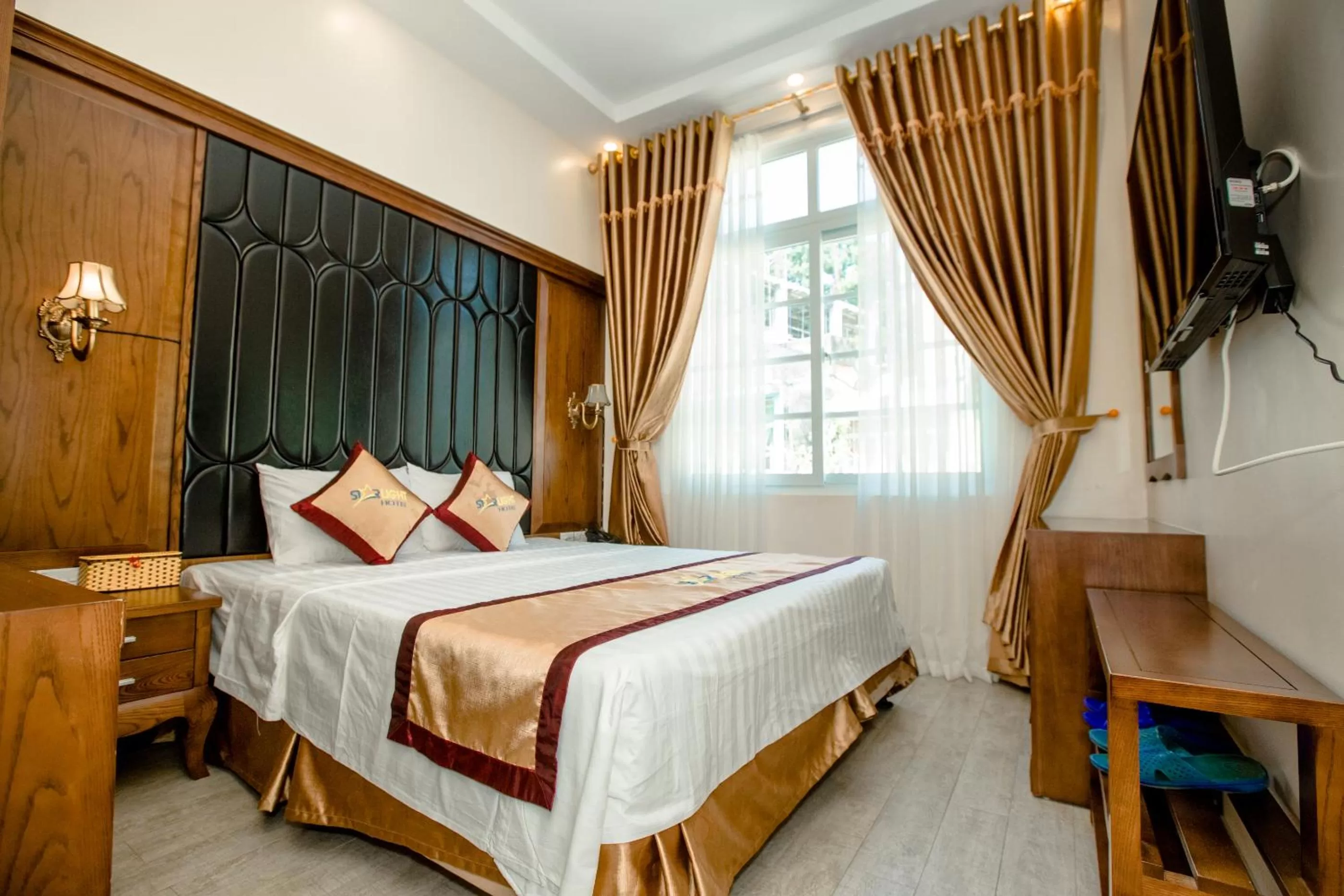 Bed in HaLong Starlight Inn & Travel