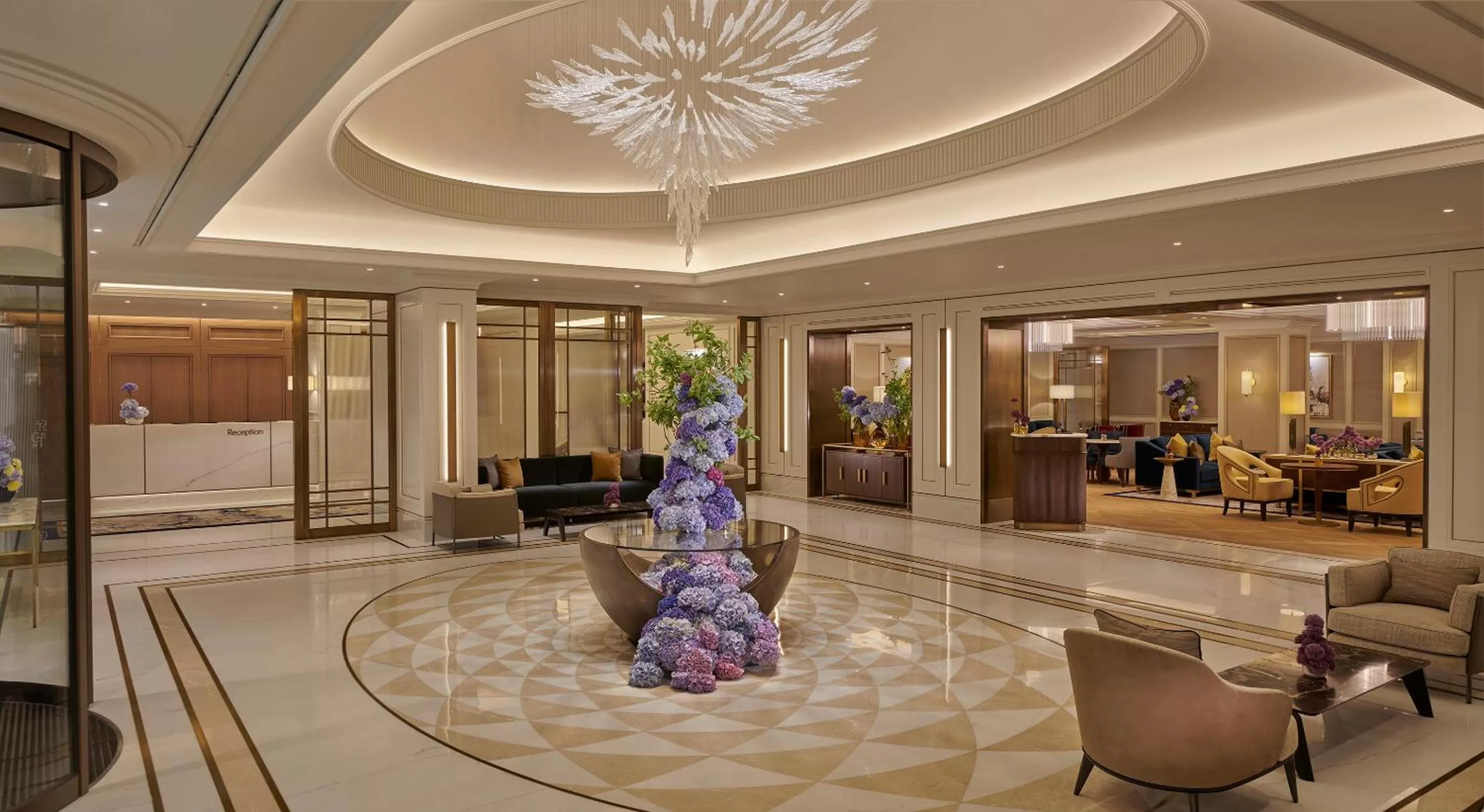 Lobby or reception in Jumeirah Carlton Tower London