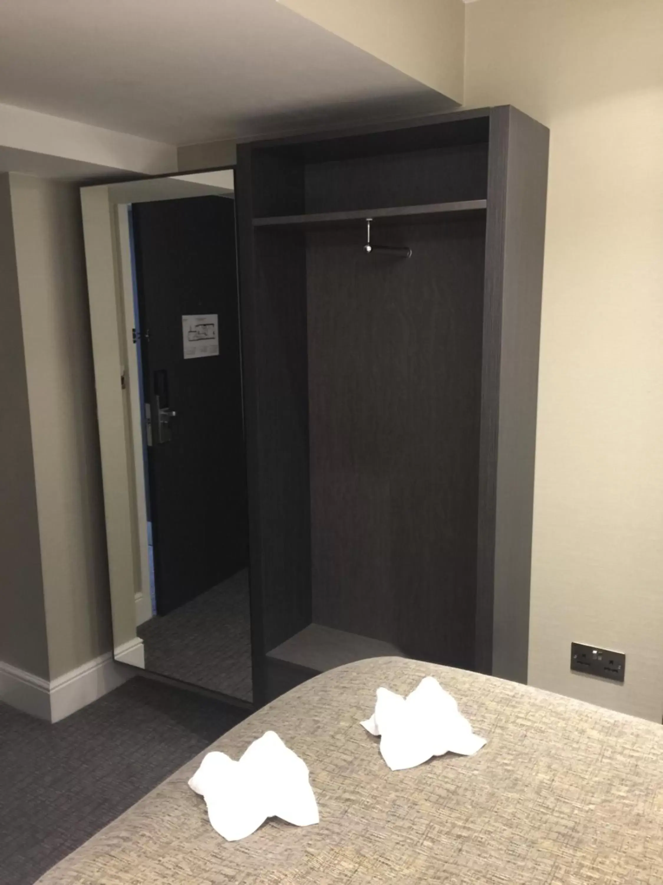 Superior Twin Room in Mornington Hotel London Victoria Superior Twin Room in Mornington Hotel London Victoria