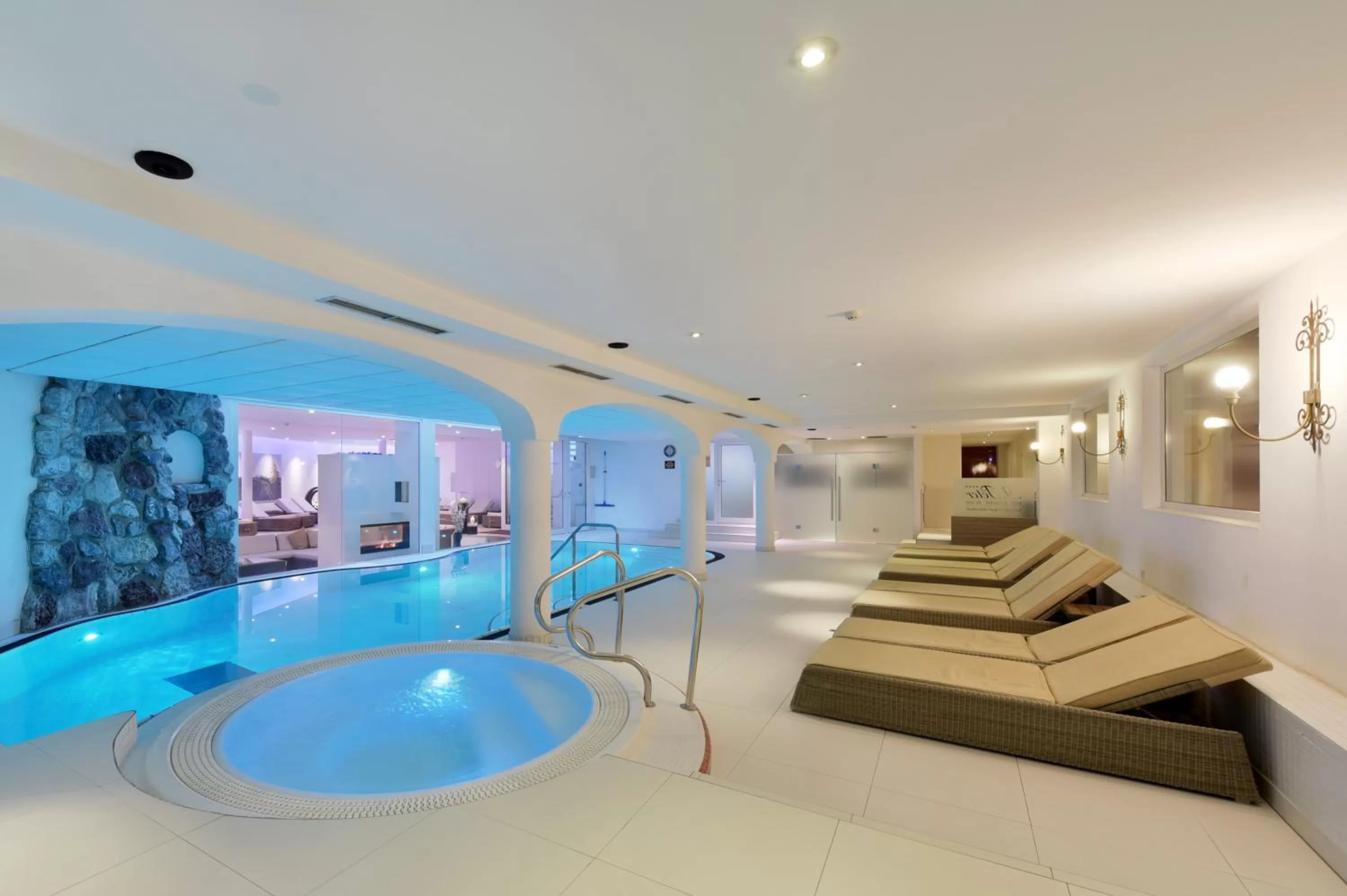 Hot Tub in Mountains Hotel