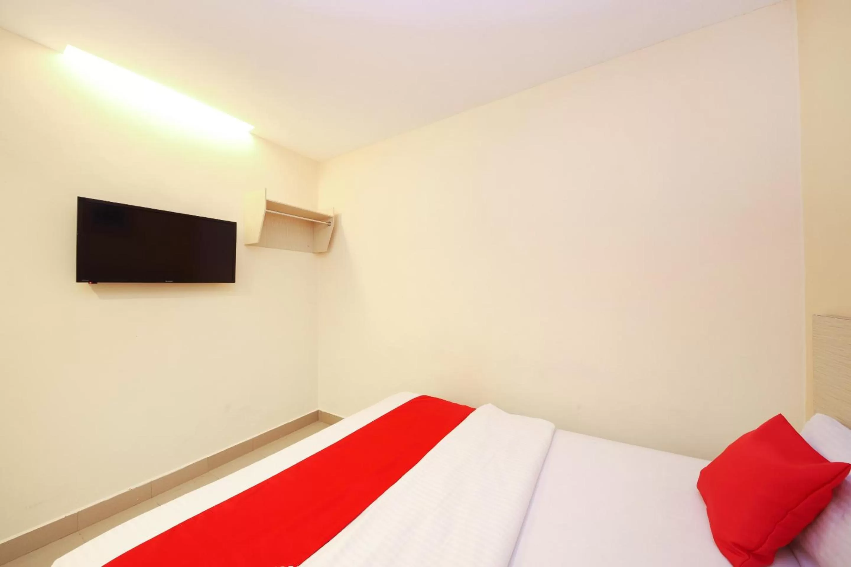 Bedroom in Super OYO 635 Seven Days Hotel