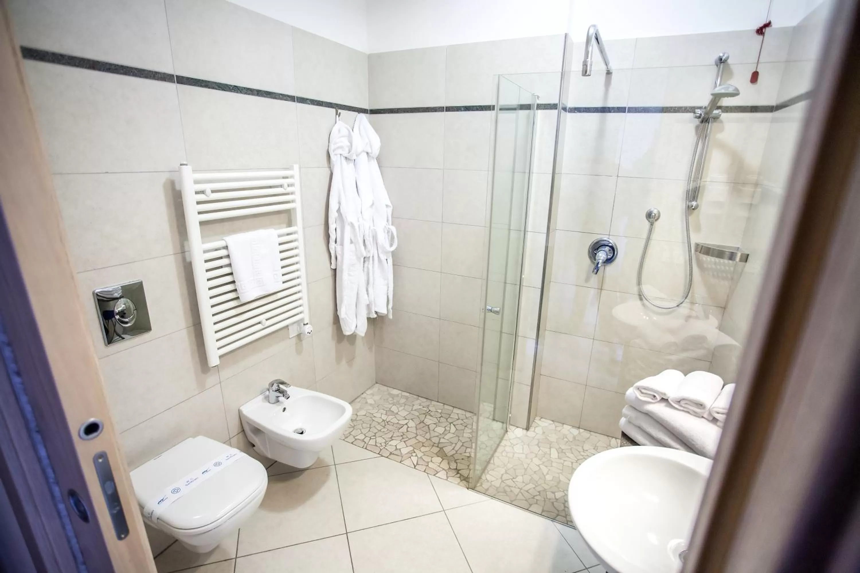 Shower in Hotel Oceanomare