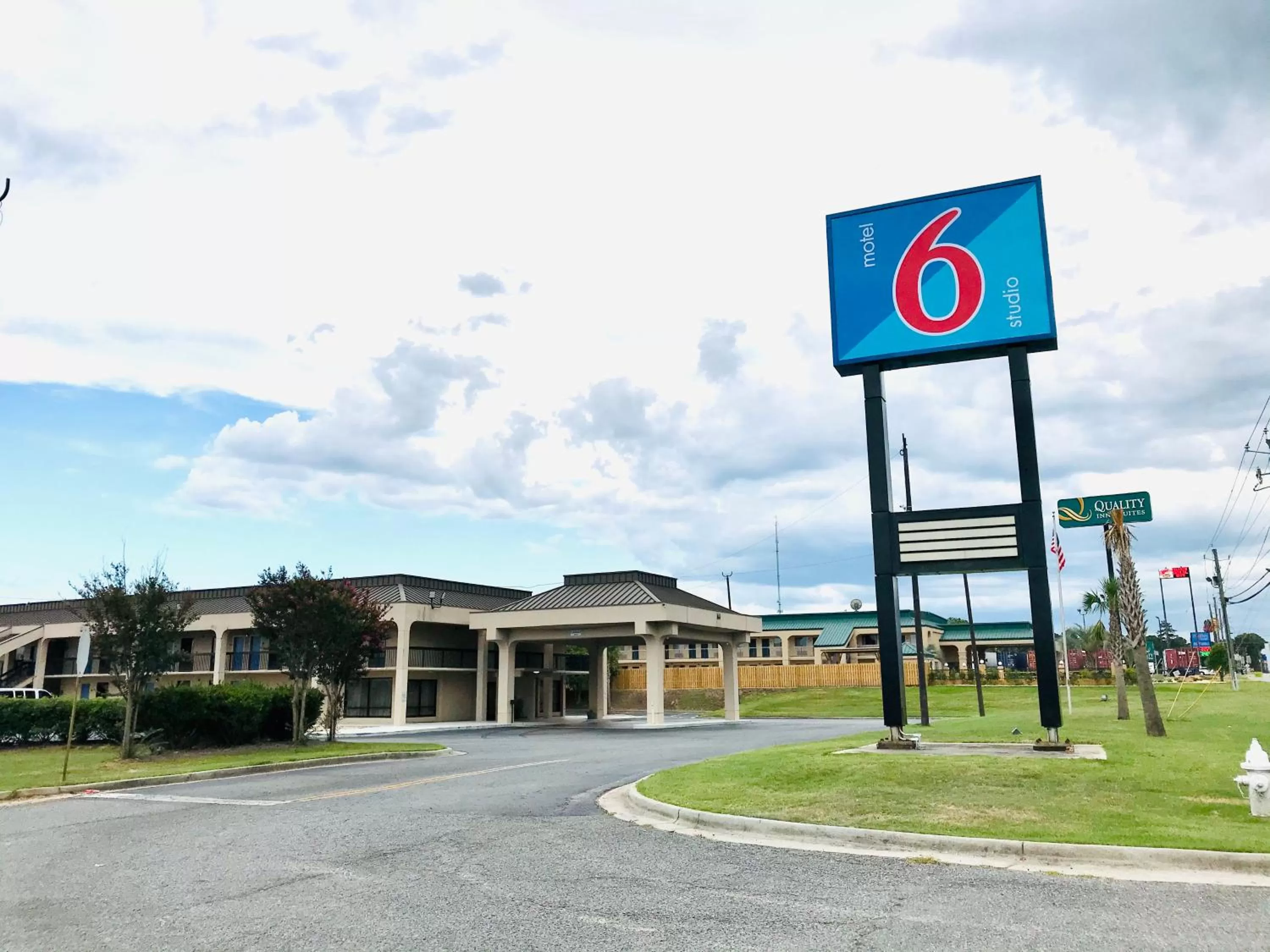 Property Building in Studio 6 Dublin, Ga