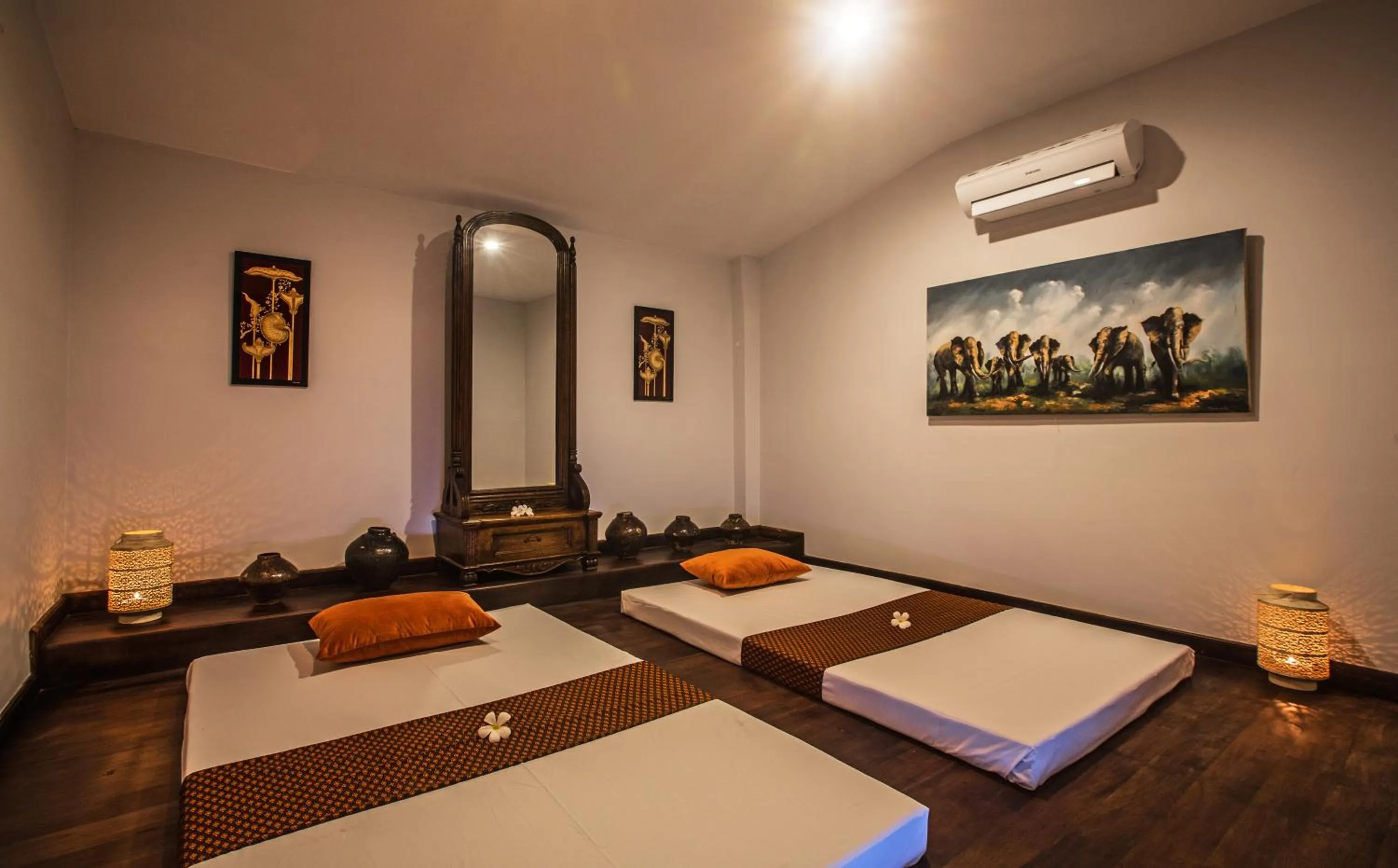Massage, Bed in Mane Village Suites