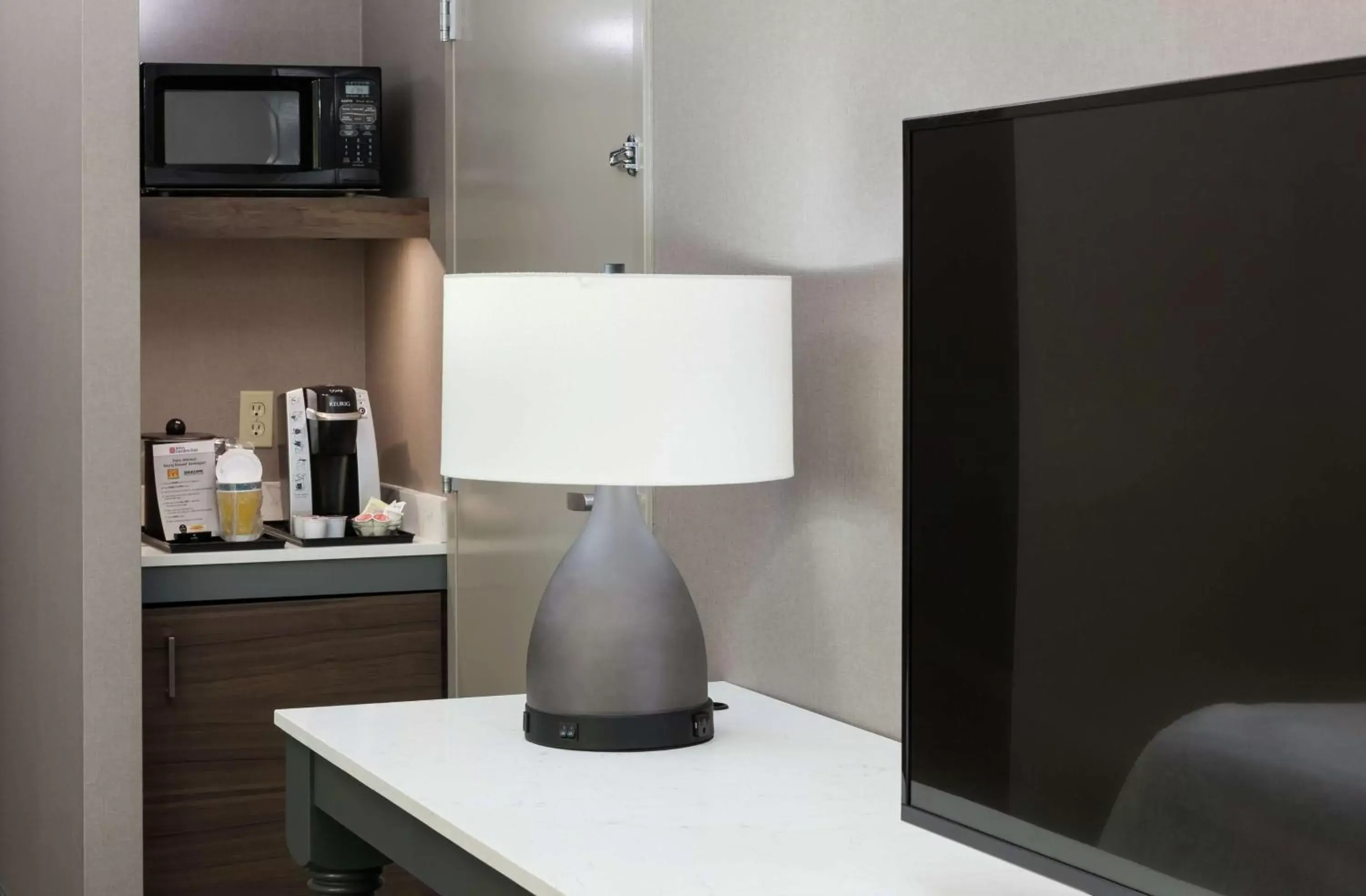 Premium King Room with Sofa Bed in Hilton Garden Inn Sacramento/South Natomas Premium King Room with Sofa Bed in Hilton Garden Inn Sacramento/South Natomas